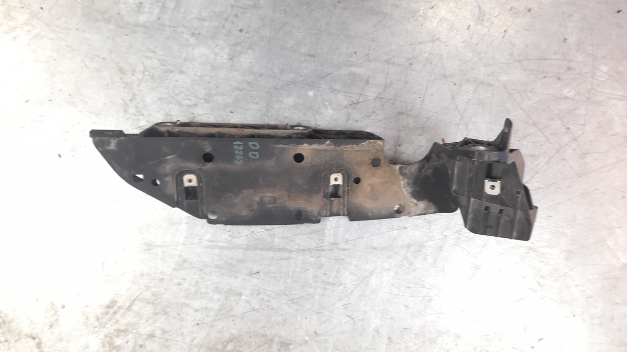 ESTRIBERA DERECHA 46638566930 