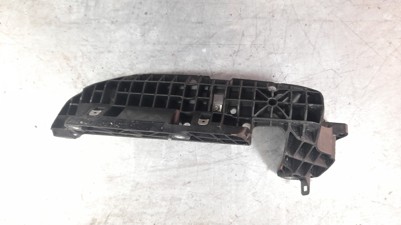 ESTRIBERA DERECHA 46638566930 