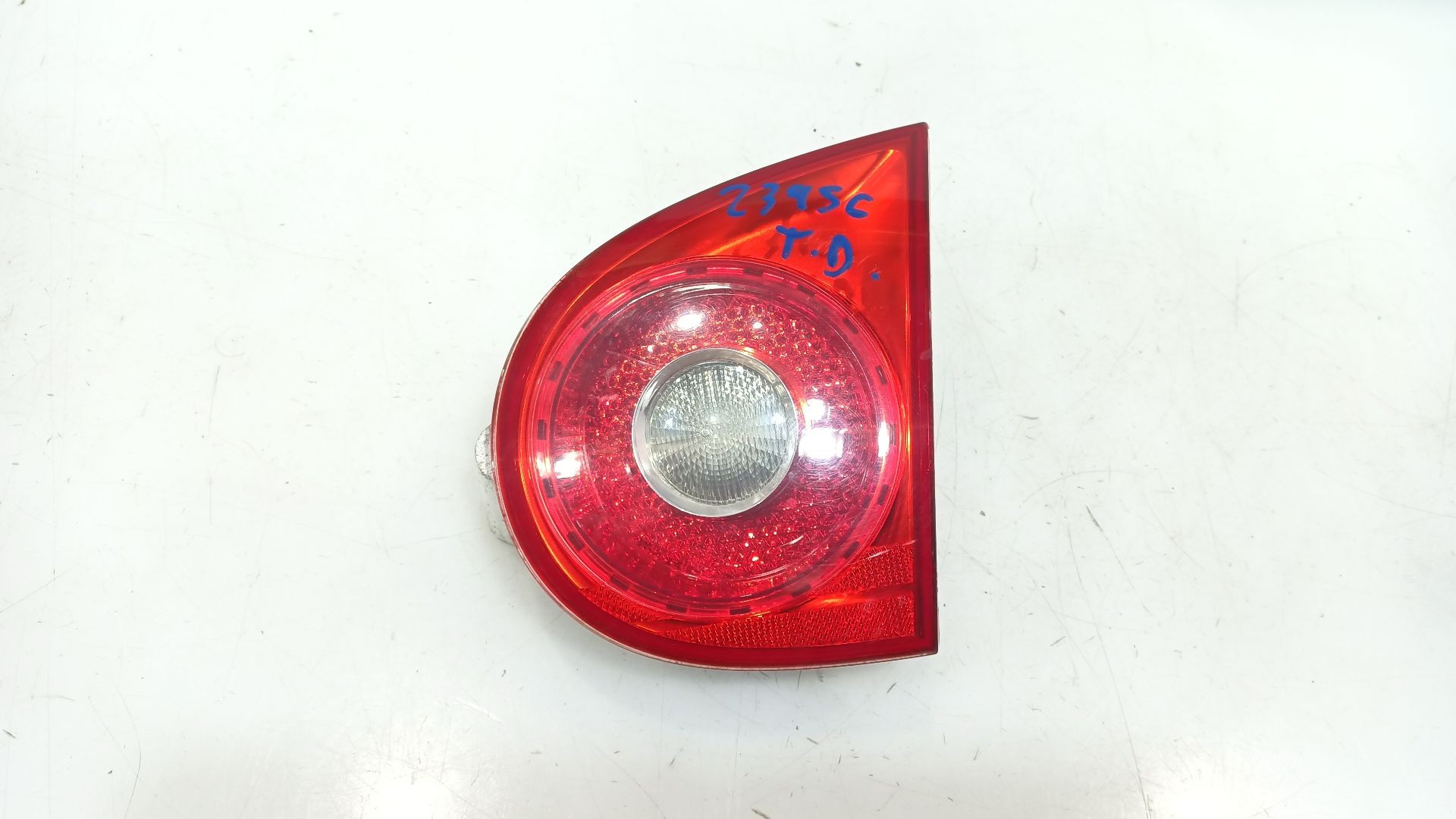 PILOTO TRASERO DERECHO INTERIOR VOLKSWAGEN GOLF V (1K1) 2003-2010 (1K6945094E 1782794)