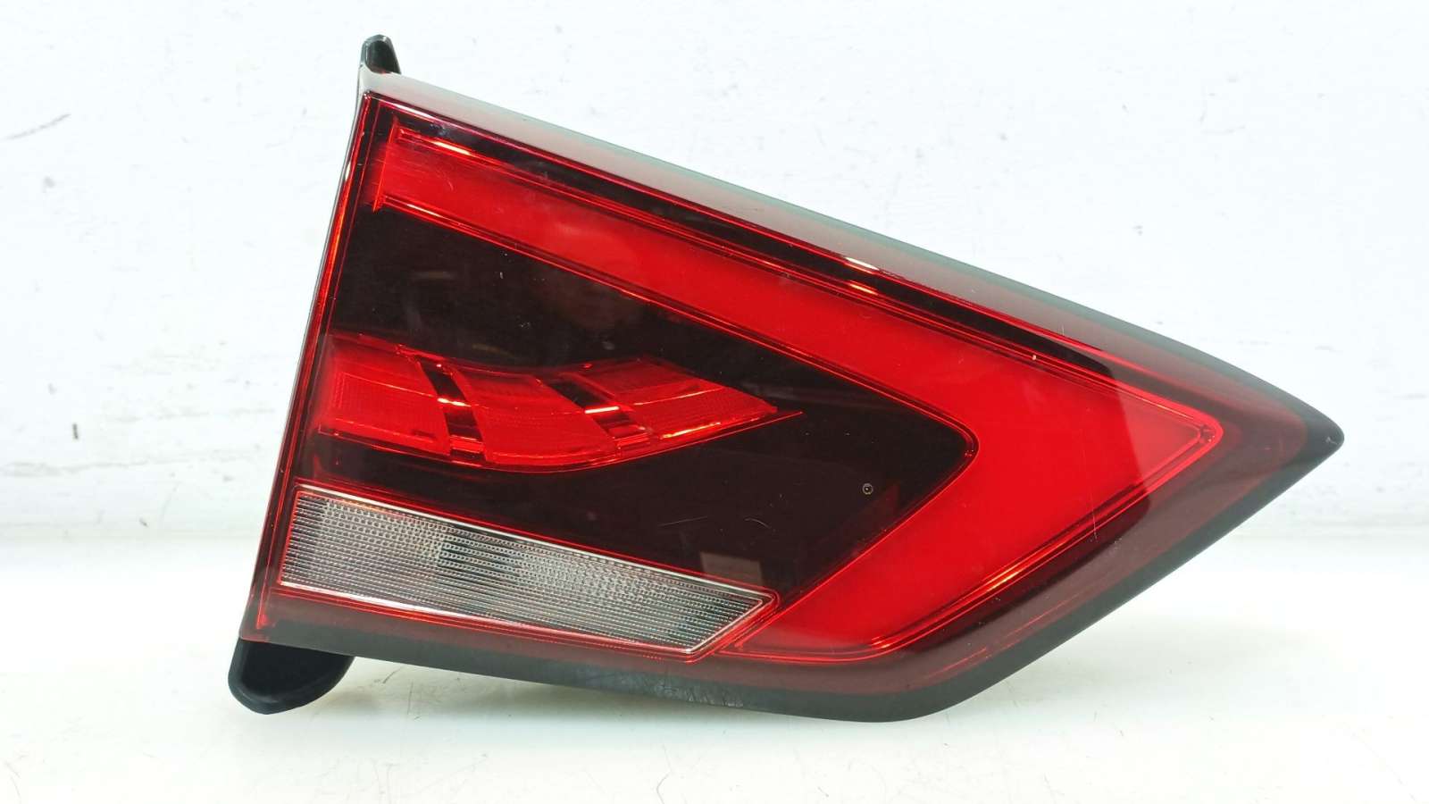 PILOTO TRASERO IZQUIERDO INTERIOR MG ZS SUV (AZS1) 2017- (10571683 1775992)