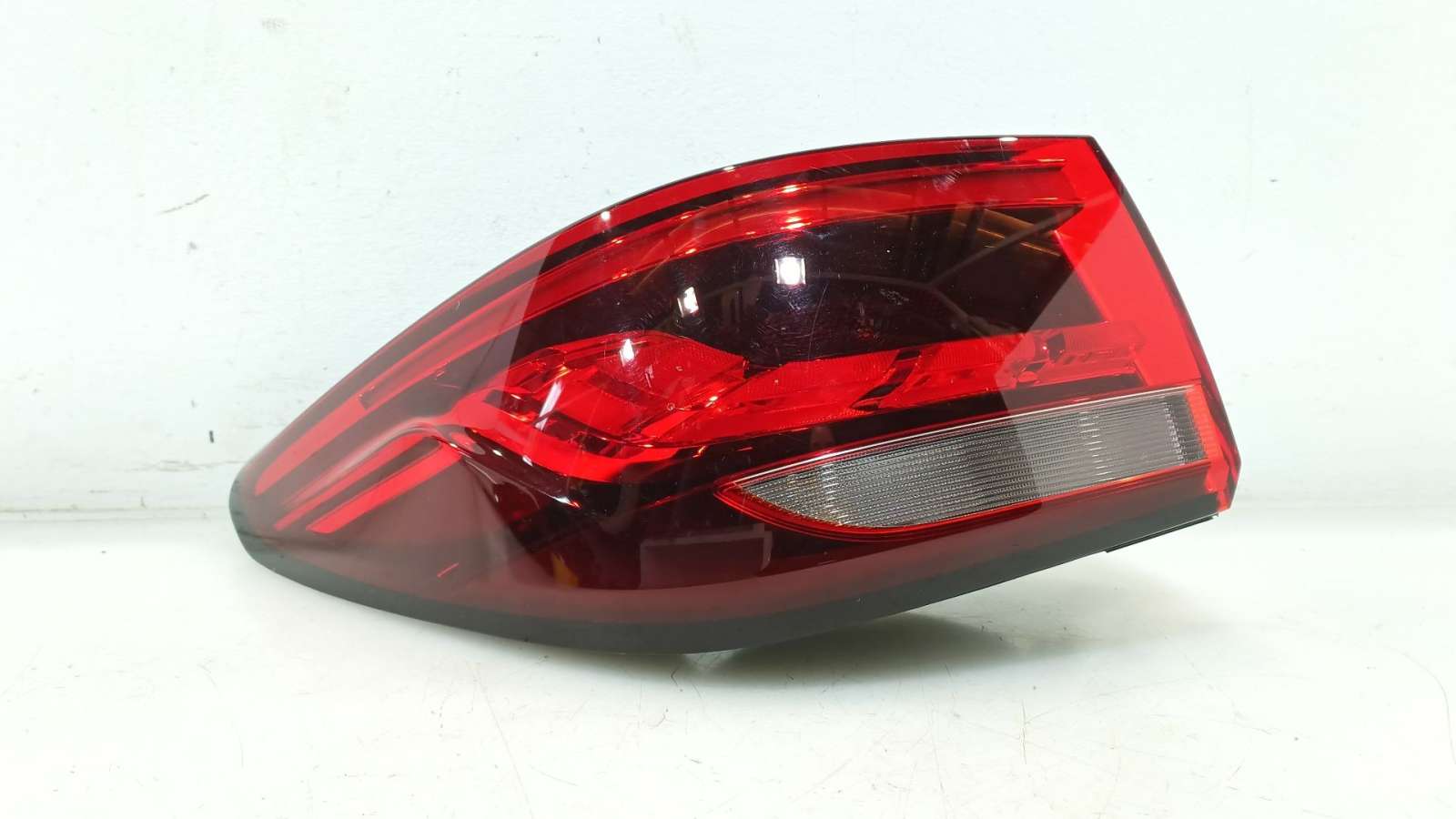 PILOTO TRASERO IZQUIERDO MG ZS SUV (AZS1) 2017- (10571681 1775991)