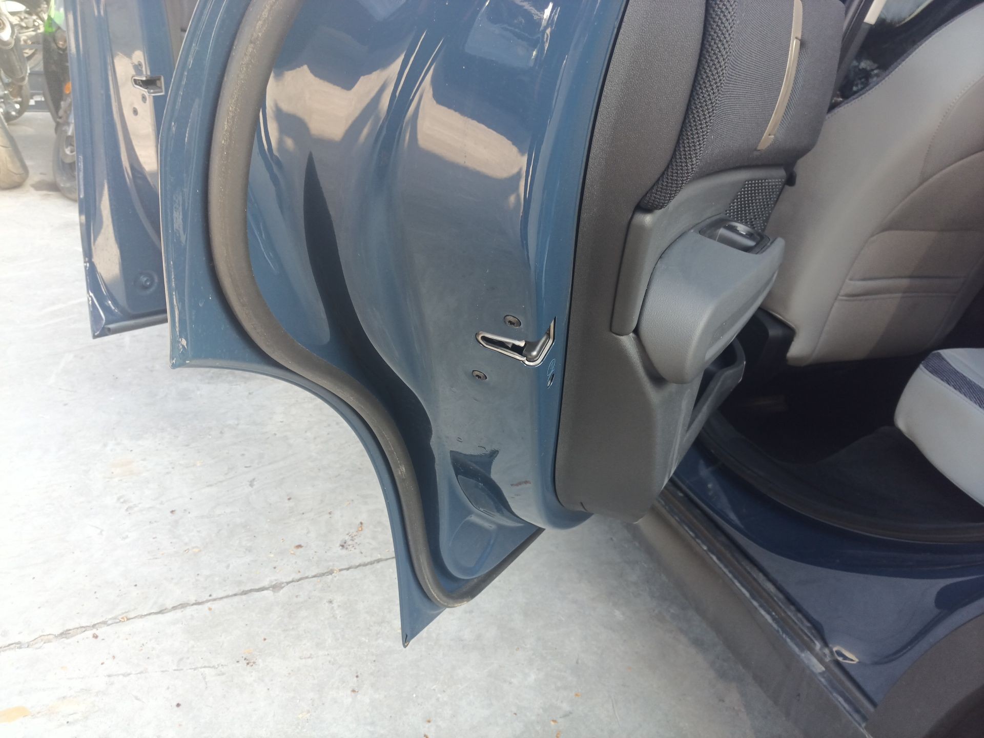 CERRADURA PUERTA TRASERA IZQUIERDA 5A160C1 18283810CZ 