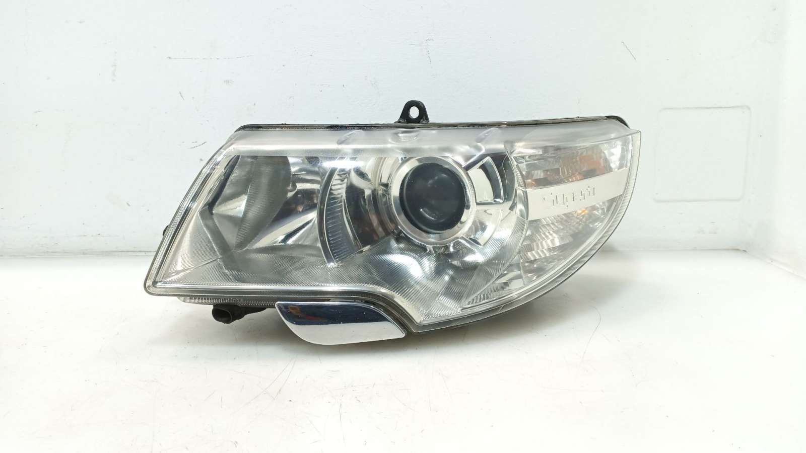 FARO IZQUIERDO SKODA SUPERB COMBI (3T5) 2009-2015 (3T1941015 1575826)