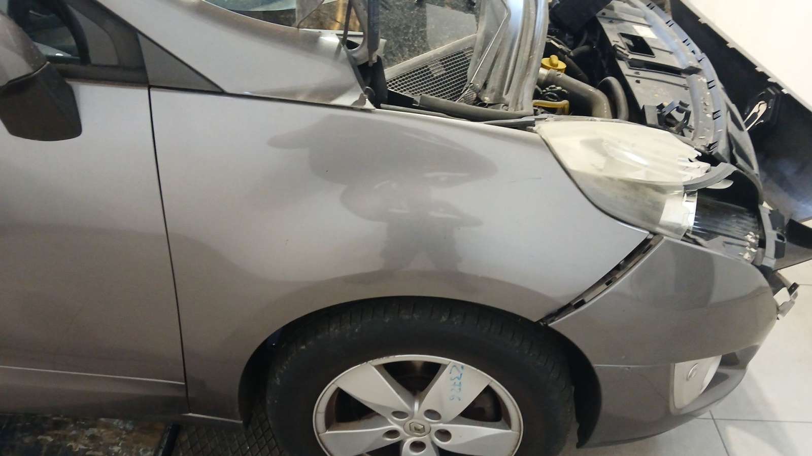 ALETA DELANTERA DERECHA RENAULT GRAND SCÉNIC III (JZ0/1_) 2009- (631007894R 1760646)