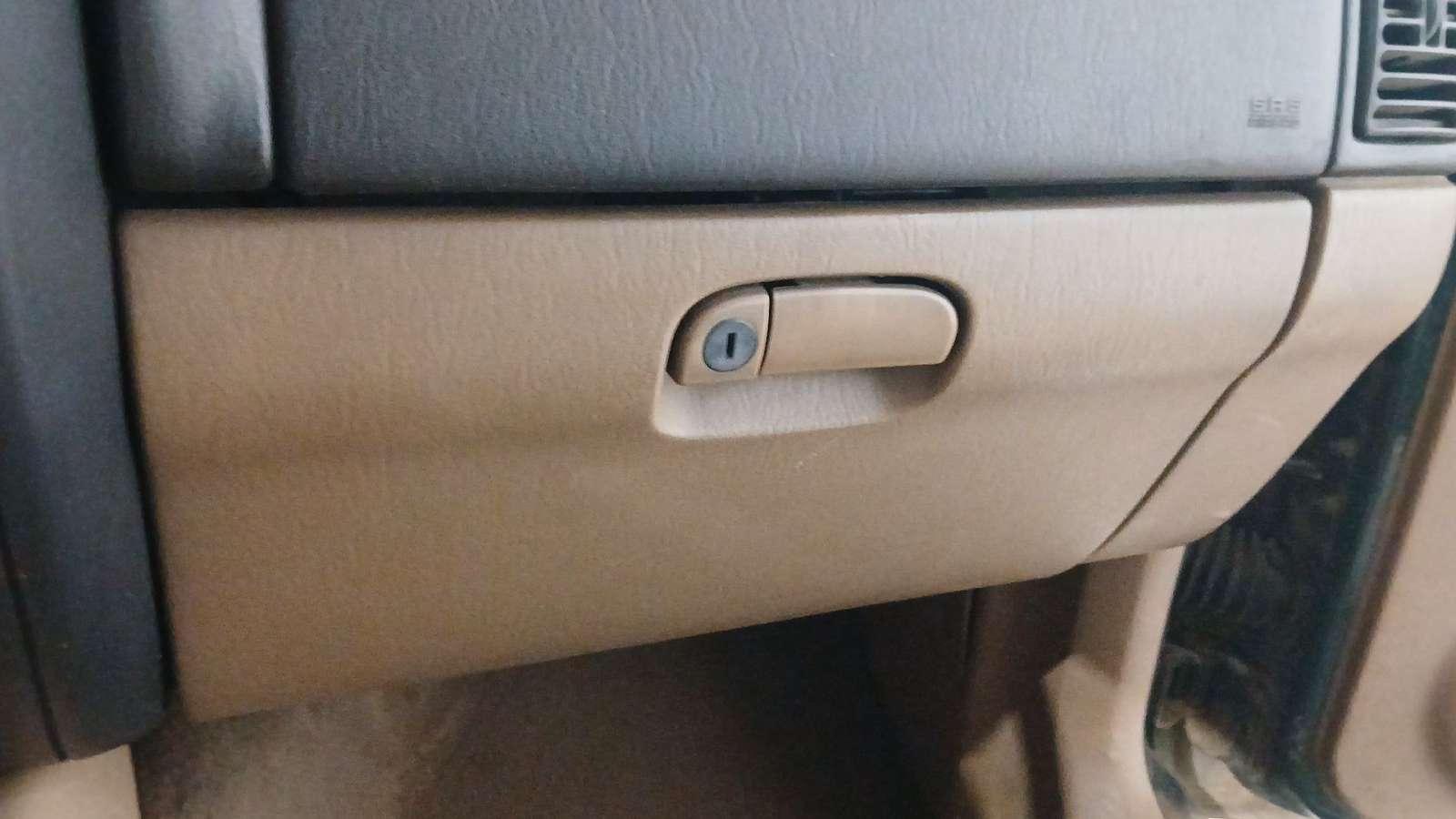 GUANTERA JEEP CHEROKEE (XJ) 1983-2001 (5EB70RK5 1759798)