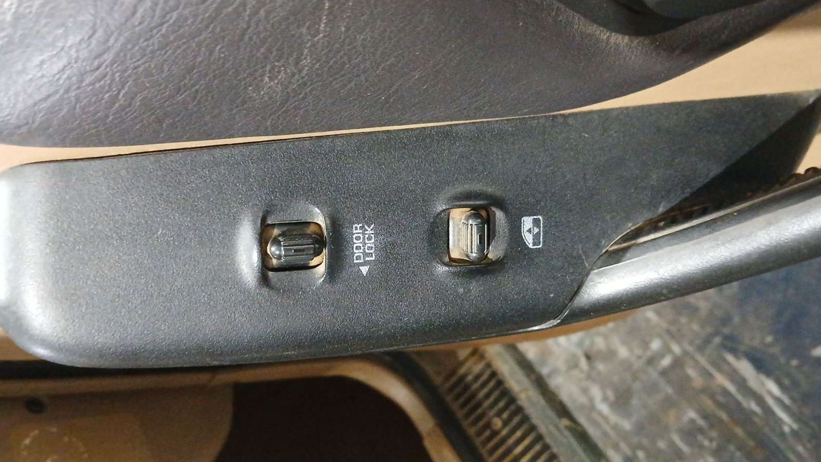 MANDO ELEVALUNAS DELANTERO DERECHO JEEP CHEROKEE (XJ) 1983-2001 (56009451AC 1759807)