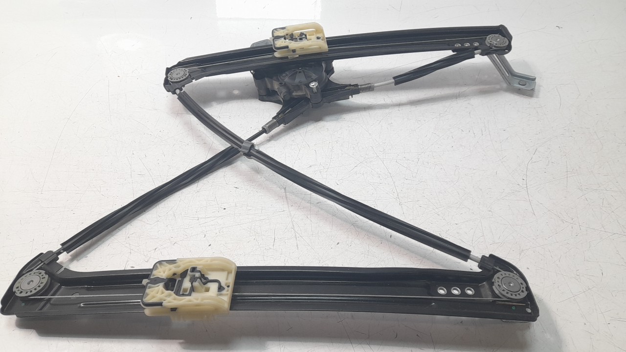 ELEVALUNAS DELANTERO DERECHO 575837462A 