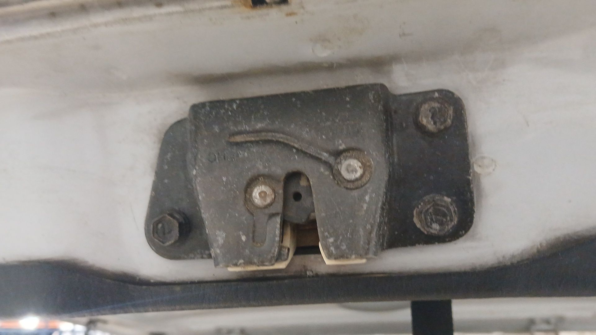 CERRADURA MALETERO / PORTON 817104A001 817104A001 