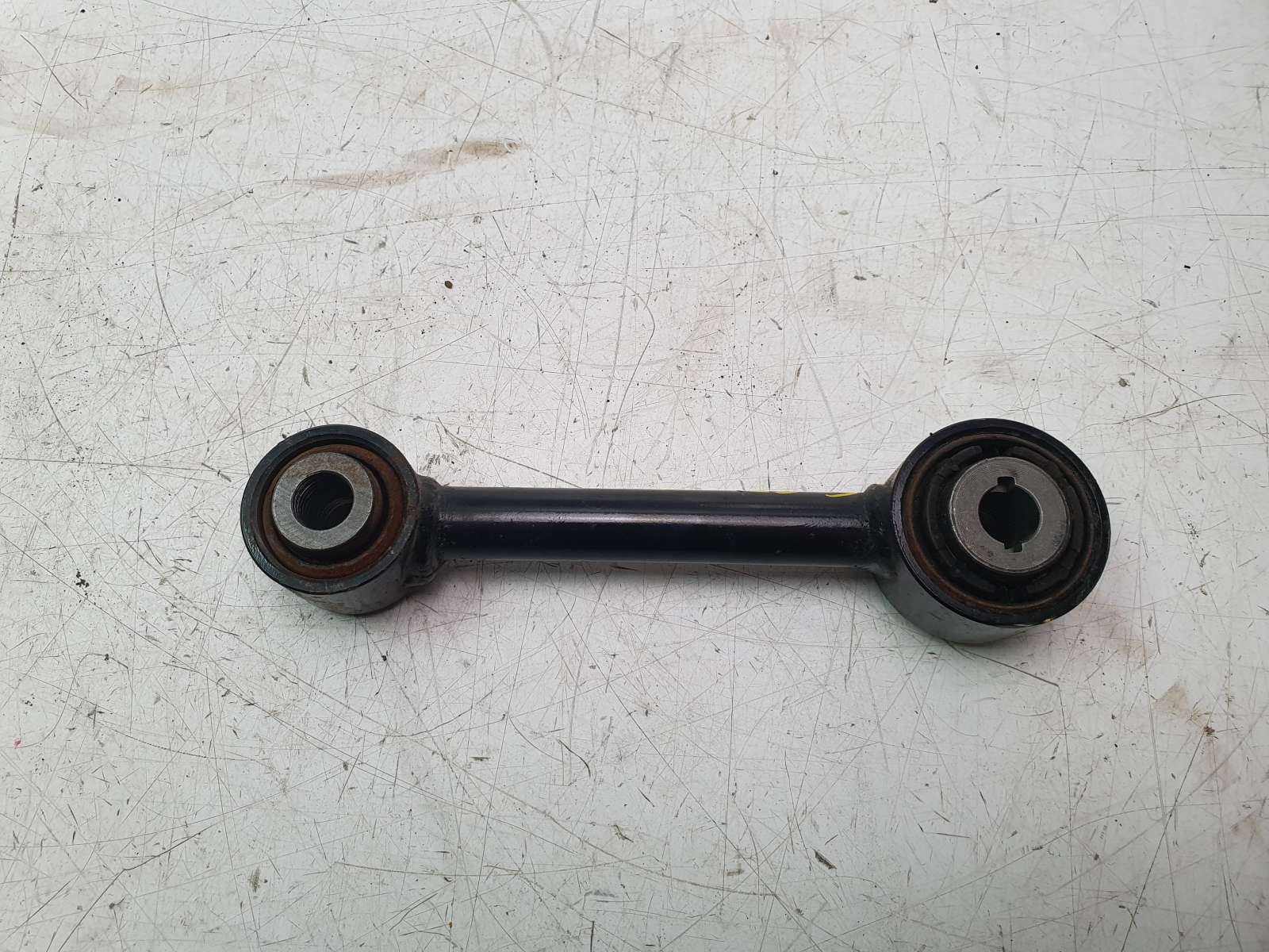 BRAZO SUSPENSION SUPERIOR TRASERO DERECHO DG9C5A972AXD 