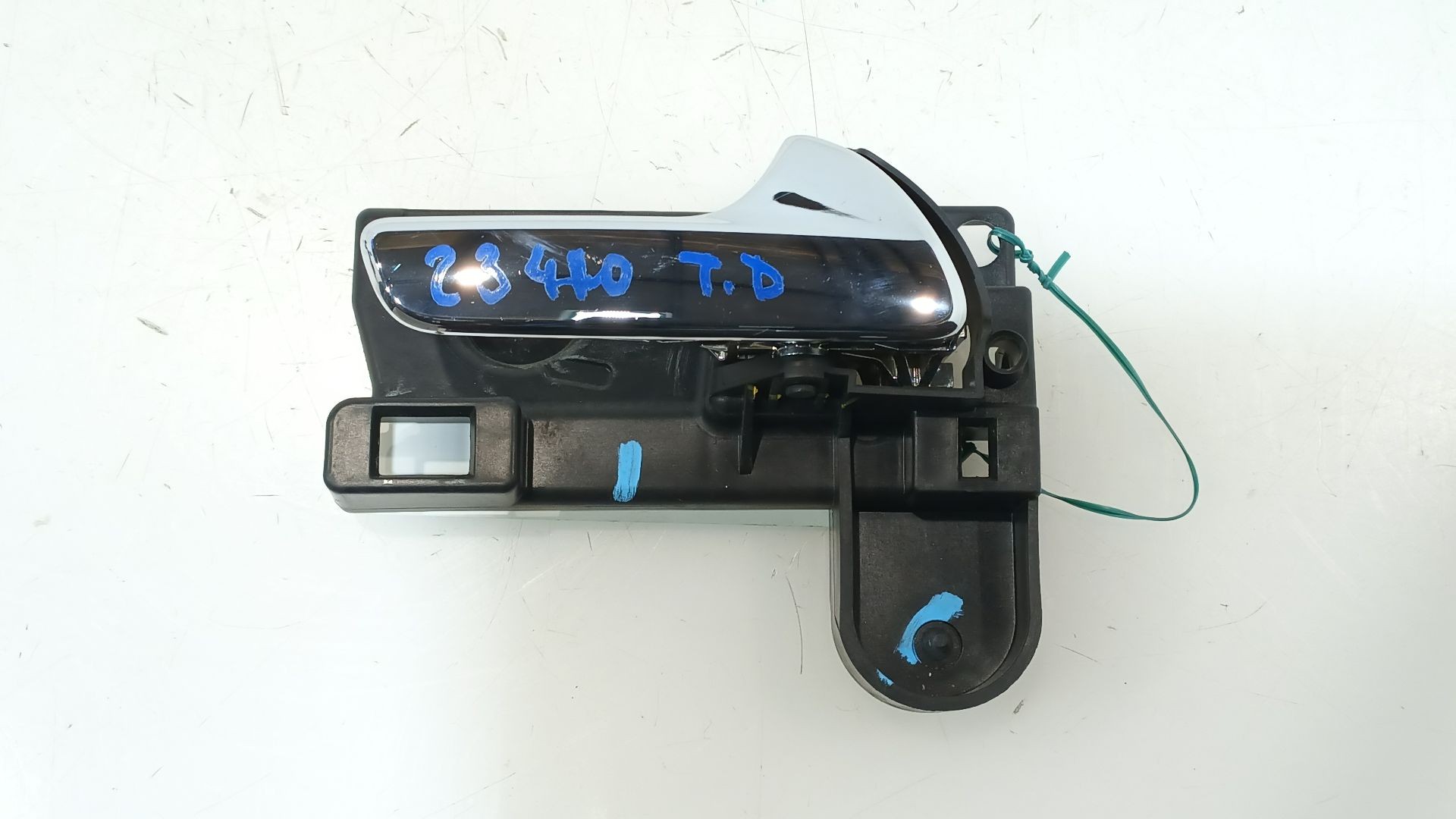 MANETA INTERIOR TRASERA DERECHA K68103386AB K68103386AB 