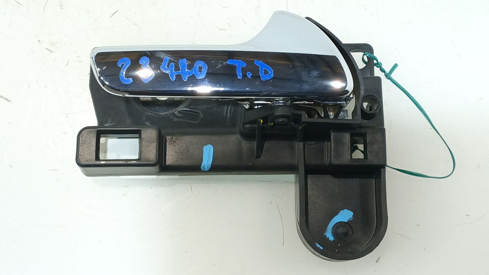 MANETA INTERIOR TRASERA DERECHA K68103386AB K68103386AB 