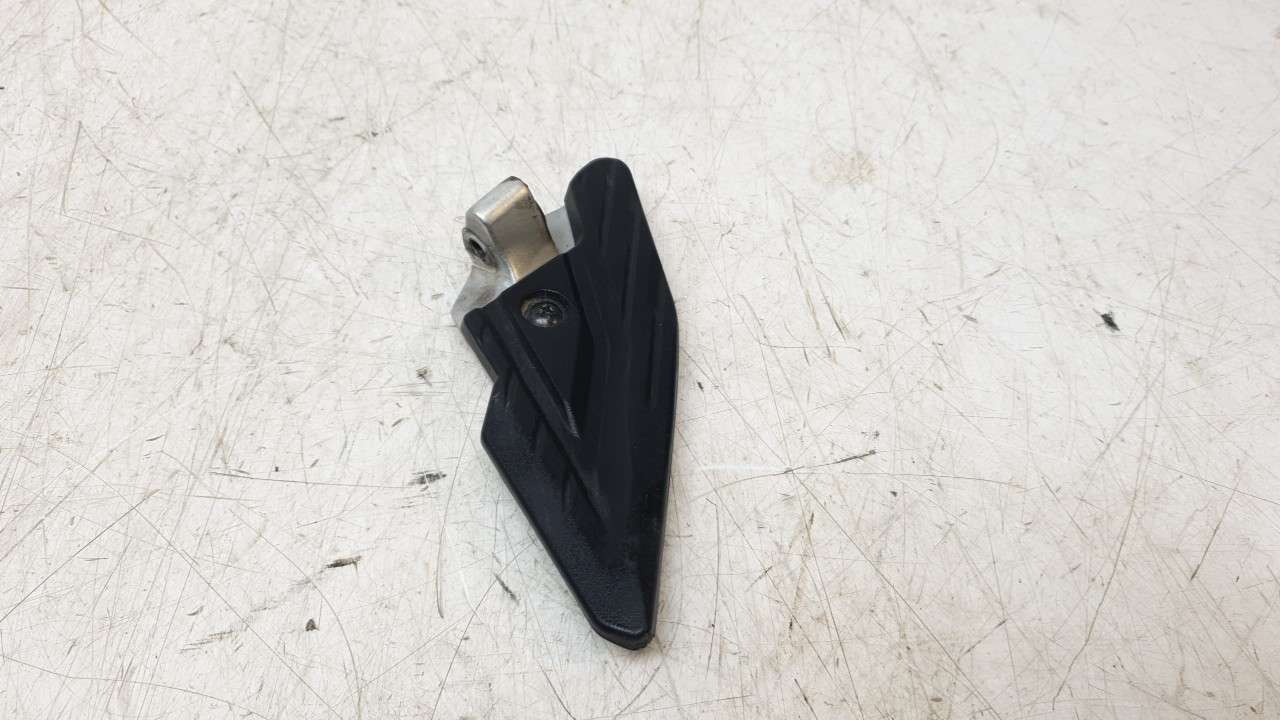 ESTRIBERA DERECHA 50730K1ZJ10 