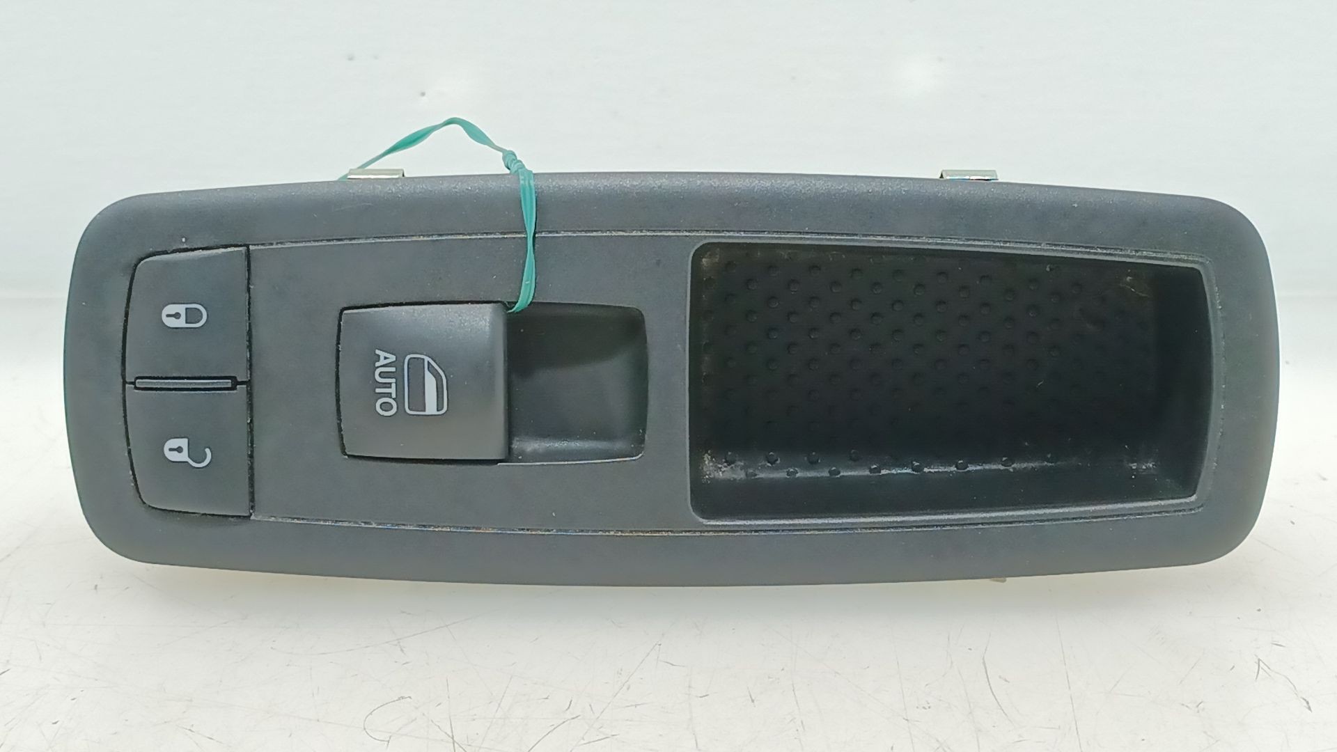 MANDO ELEVALUNAS DELANTERO DERECHO K56046822AD 56046822AD 