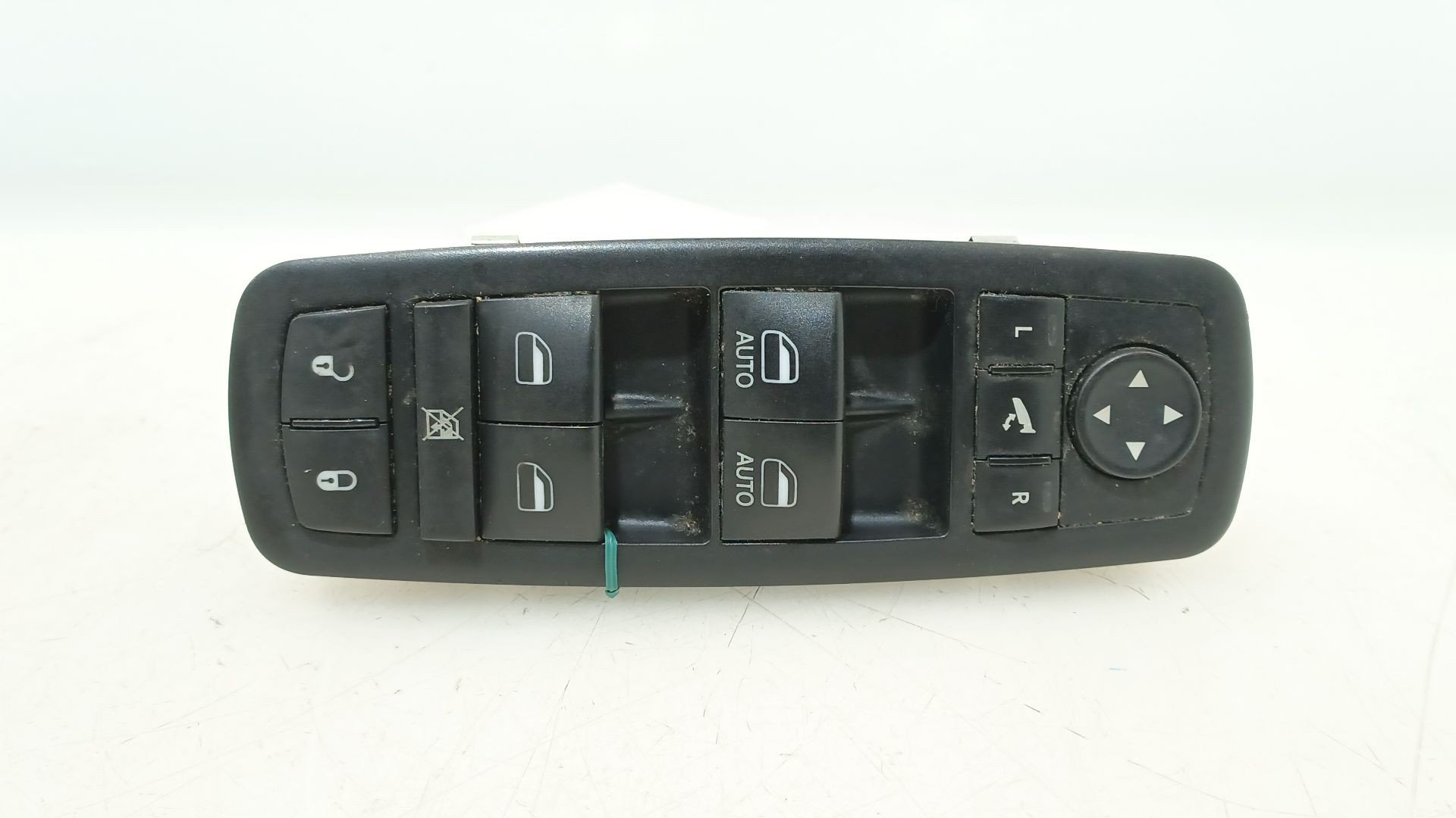 MANDO ELEVALUNAS DELANTERO IZQUIERDO K68139806AB 56046826AC 