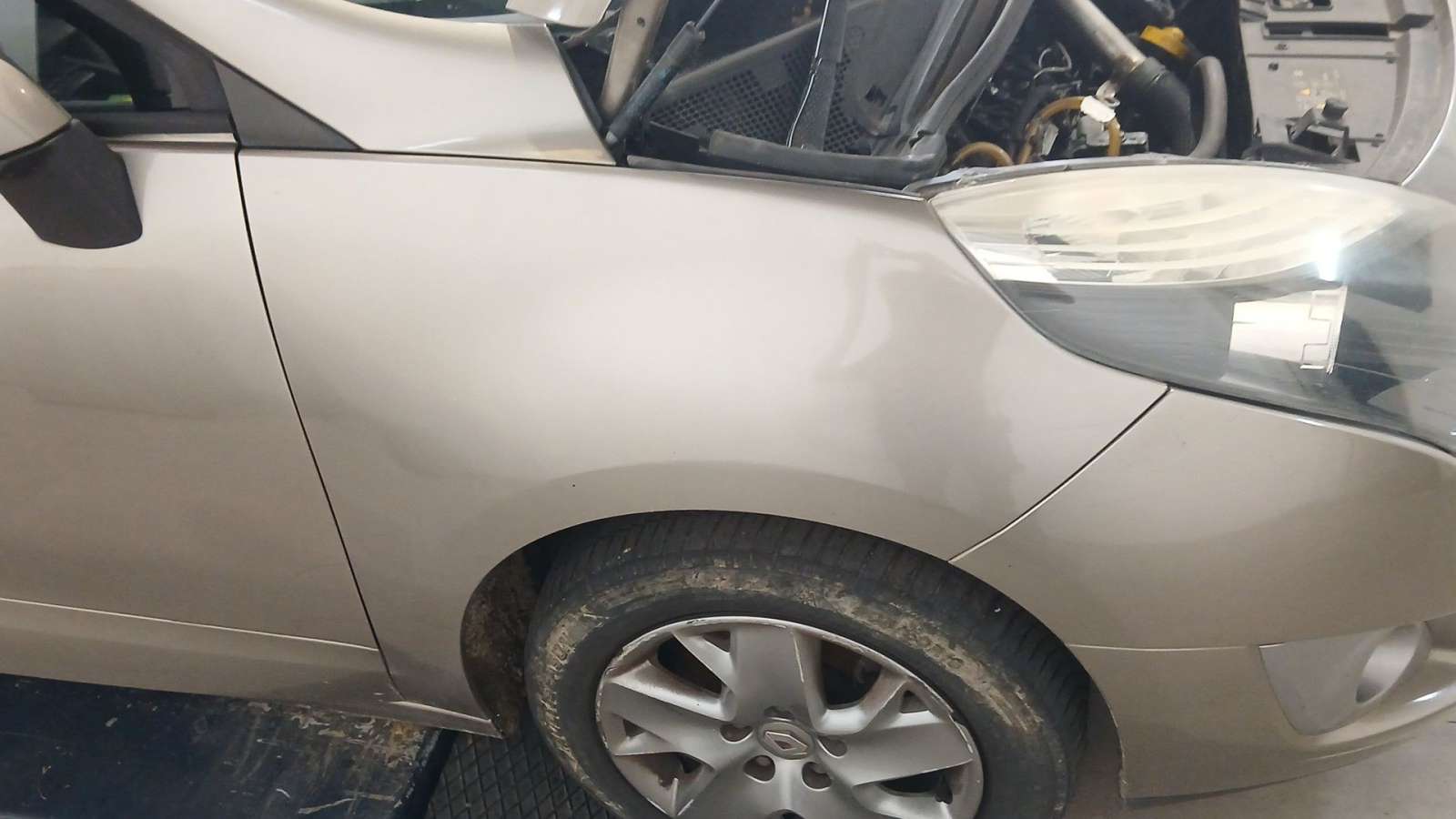 ALETA DELANTERA DERECHA RENAULT GRAND SCÉNIC III (JZ0/1_) 2009- (631004270R 1773322)