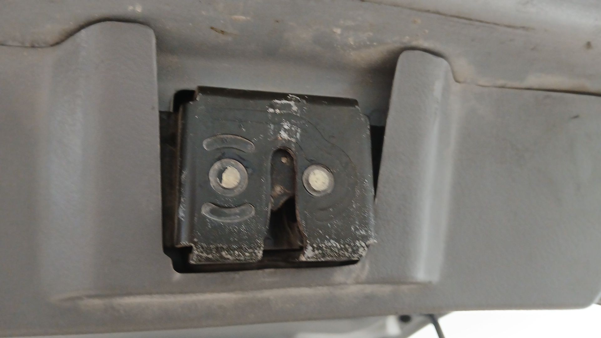 CERRADURA MALETERO / PORTON KIA CARNIVAL II (GQ) 1999-2007 (0K53Z62310 1776969)