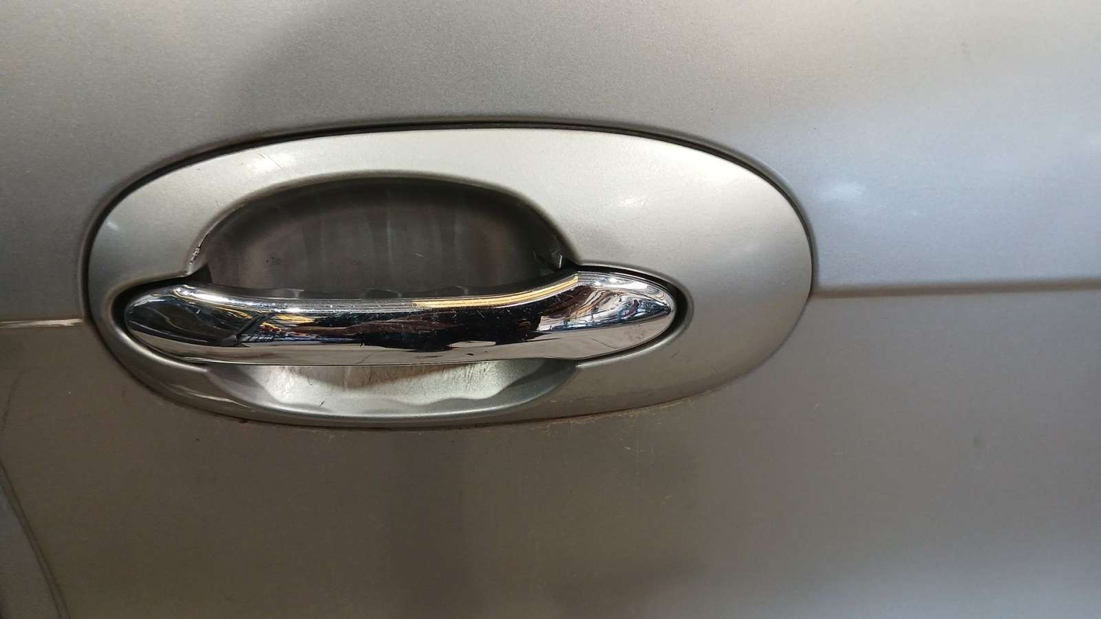 MANETA EXTERIOR TRASERA IZQUIERDA KIA CARNIVAL II (GQ) 1999-2007 (0K53B73410AXX 1777014)