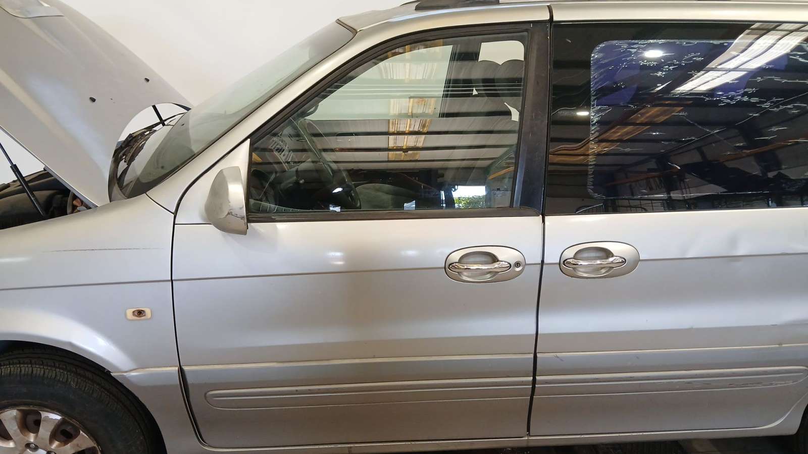 PUERTA DELANTERA IZQUIERDA KIA CARNIVAL II (GQ) 1999-2007 (0K57A59020F 1777048)