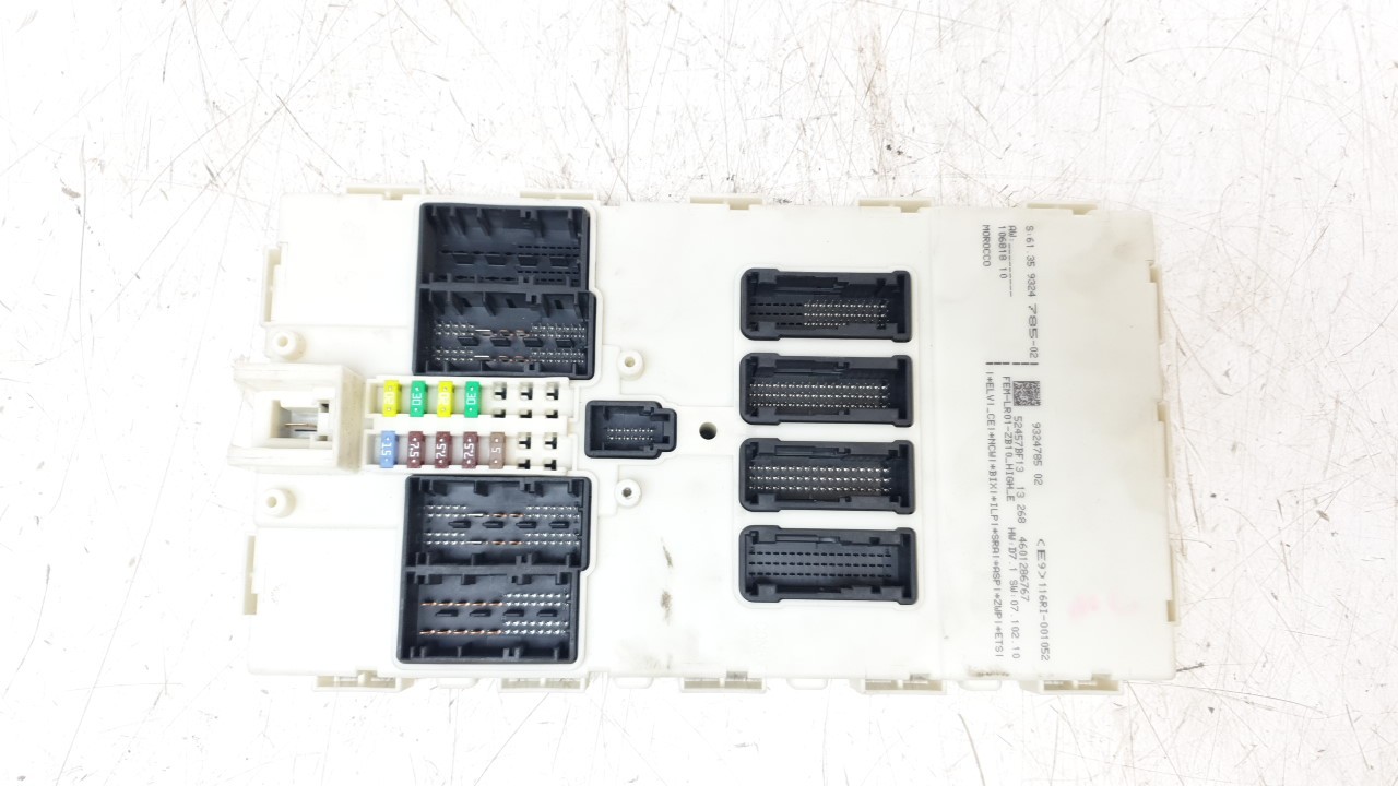 CAJA RELES / FUSIBLES 9324785 