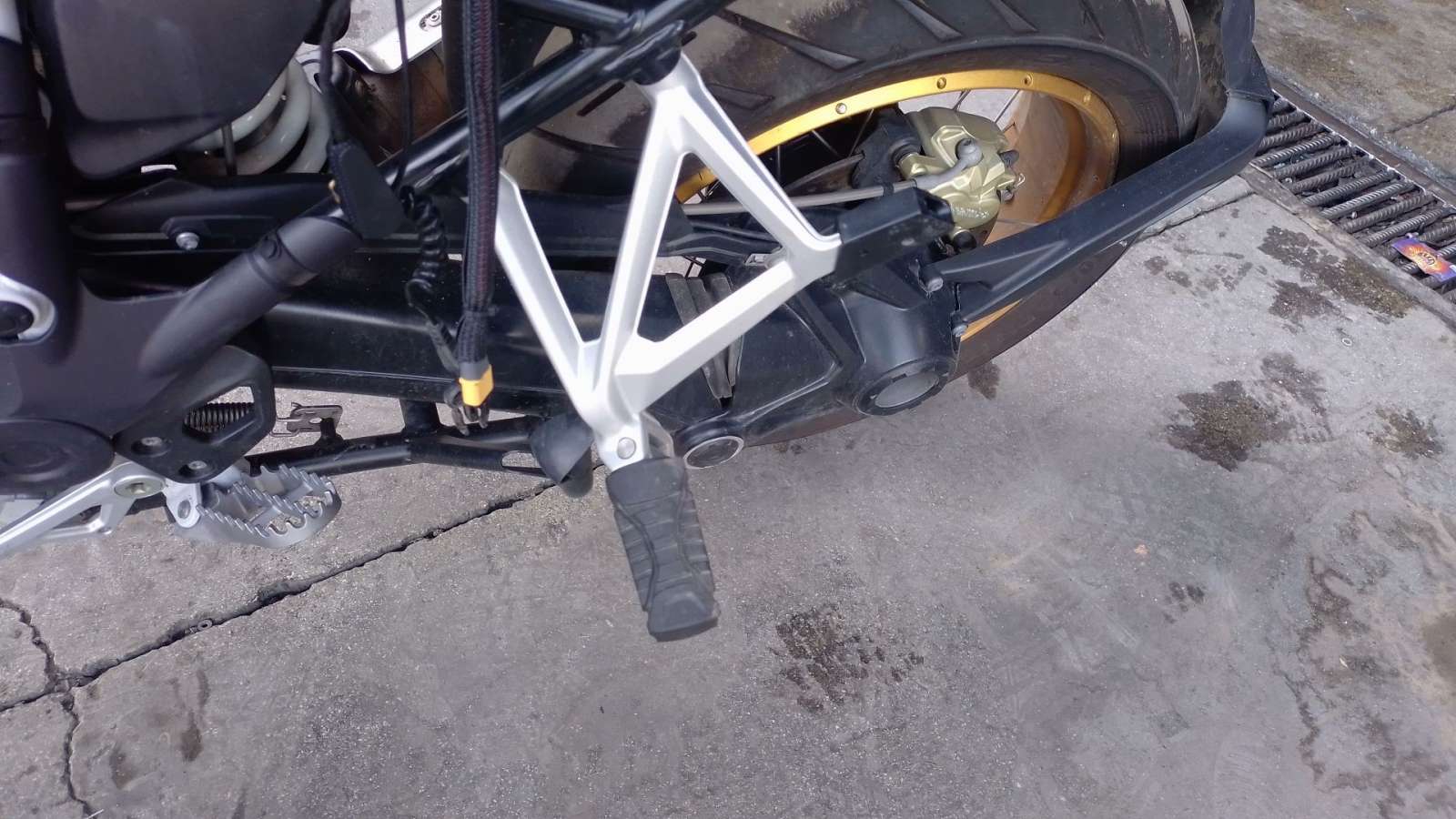 ESTRIBO LATERAL BMW R 1250 - (46718556264 1497732)