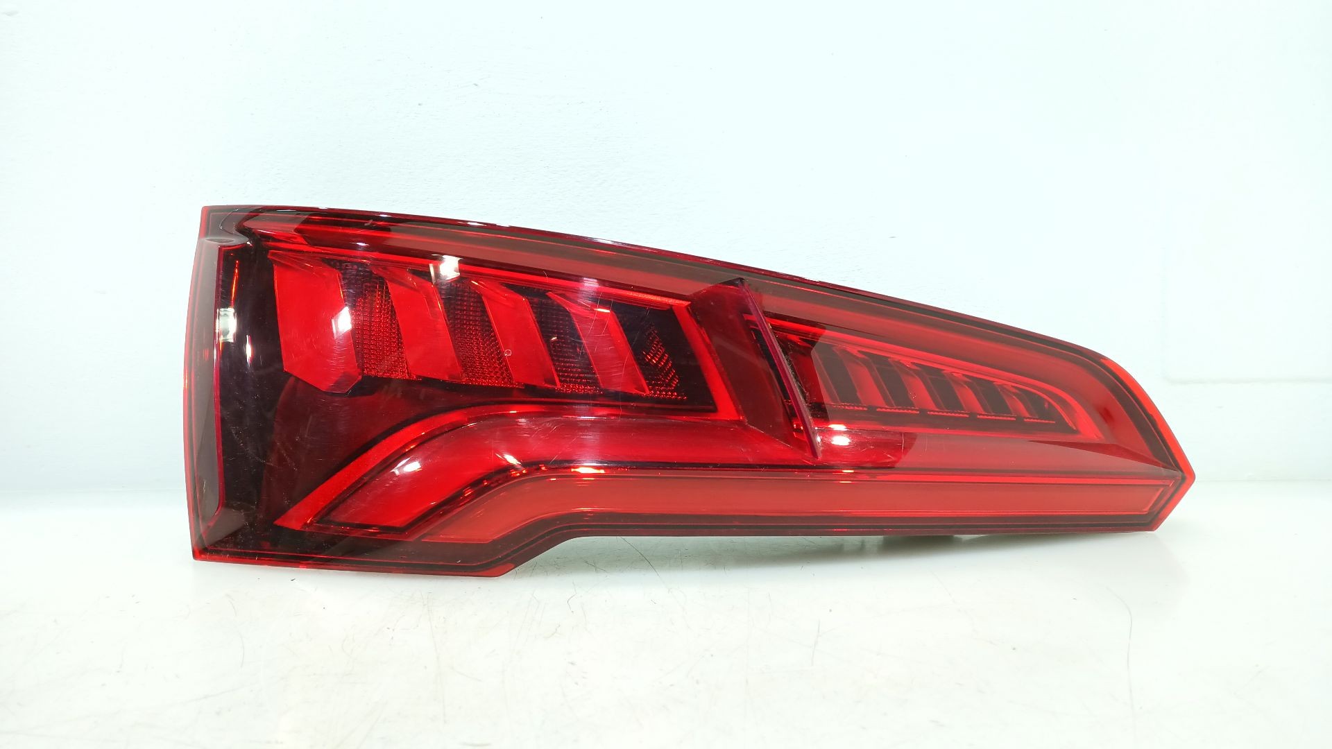 PILOTO TRASERO IZQUIERDO 80A945093B 80A945093B 