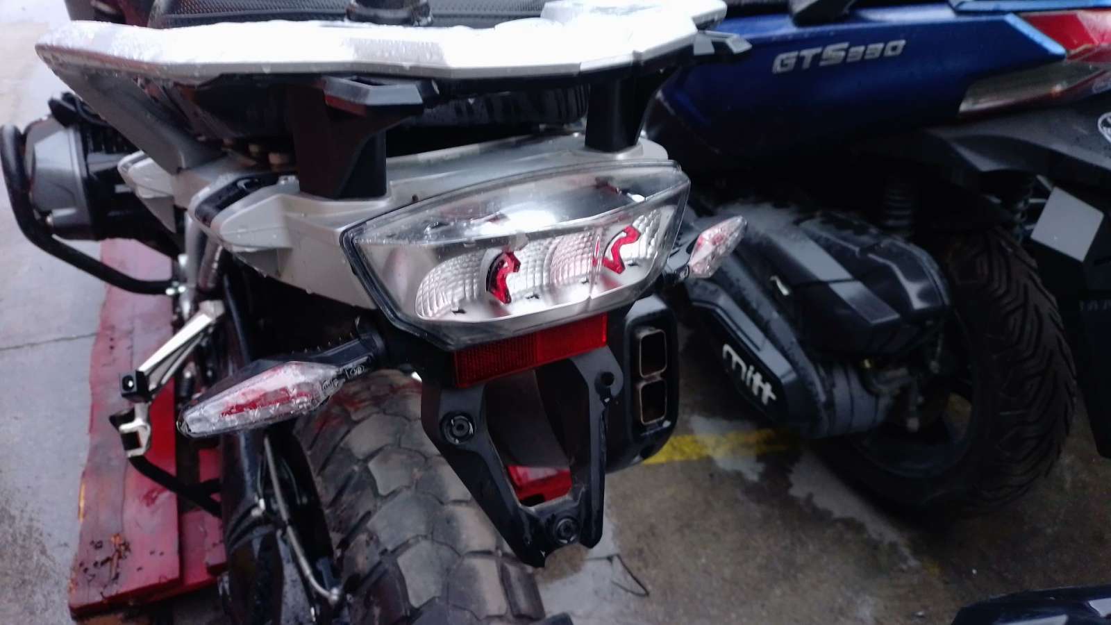 PILOTO TRASERO CENTRAL BMW R 1250 - (63218525604 1502918)