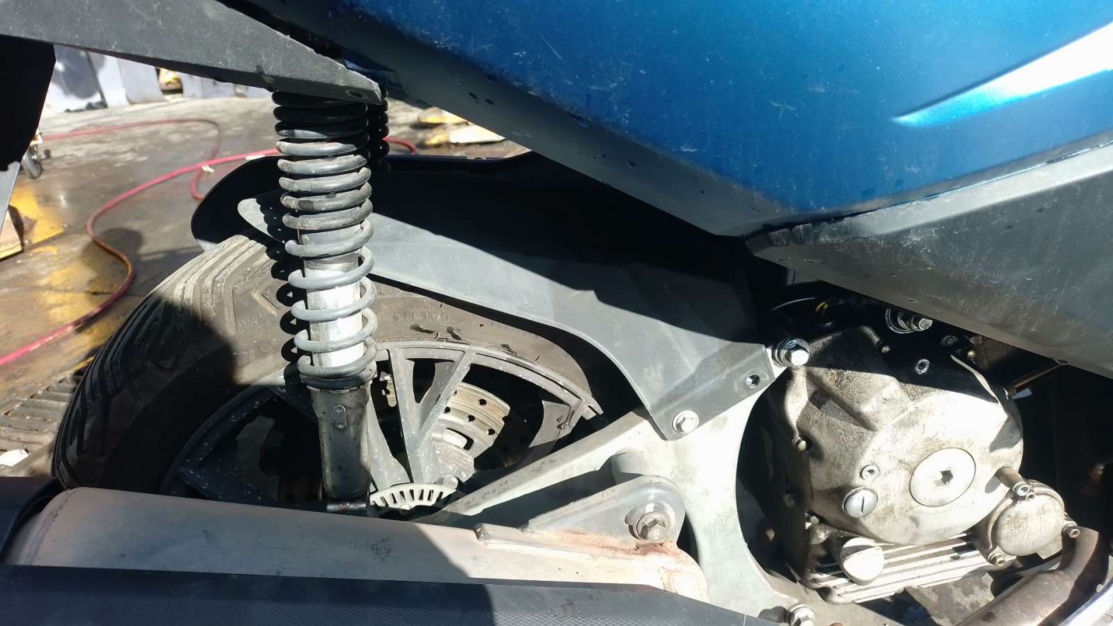 GUARDABARROS TRASERO MITT 330 GTS - (GUARDABARROSTRASERO 1503813)