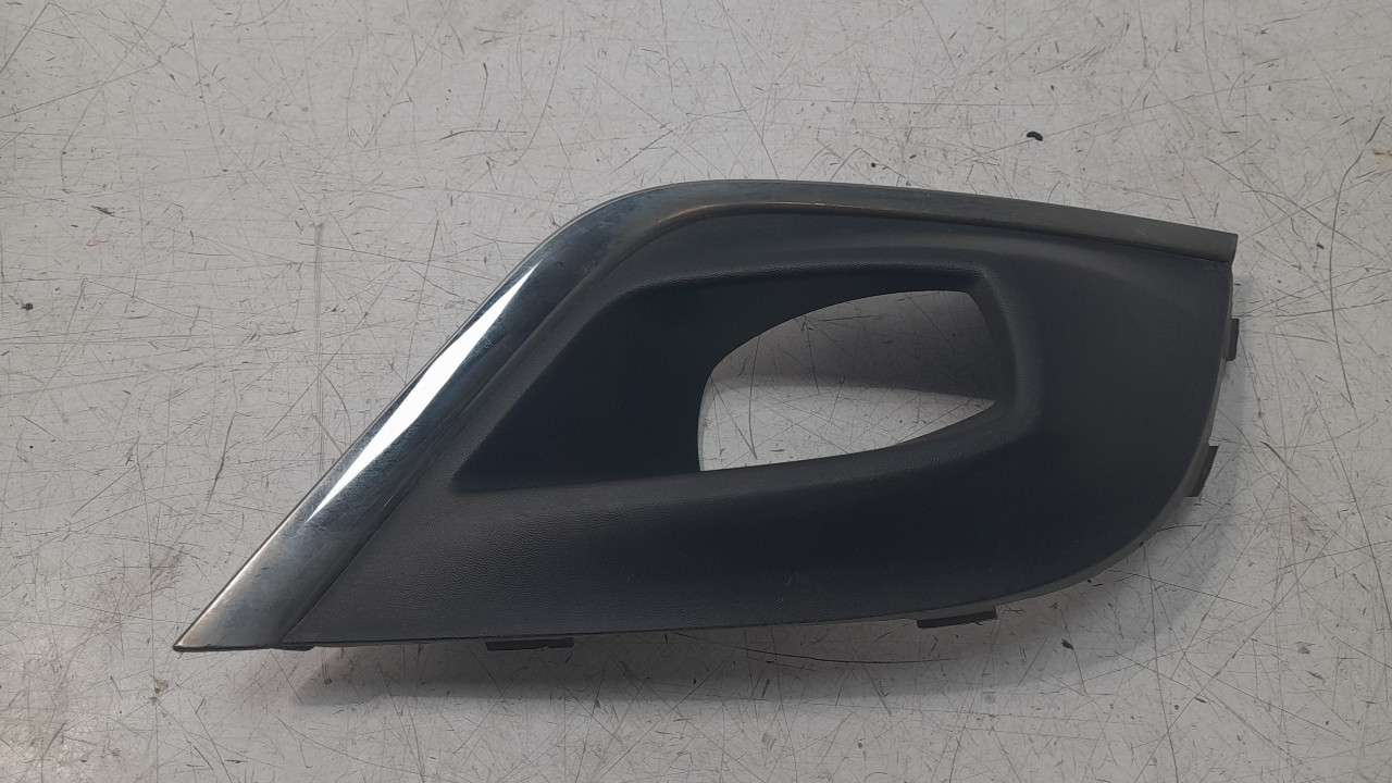 REJILLA PARAGOLPES DERECHA 261A24028R 