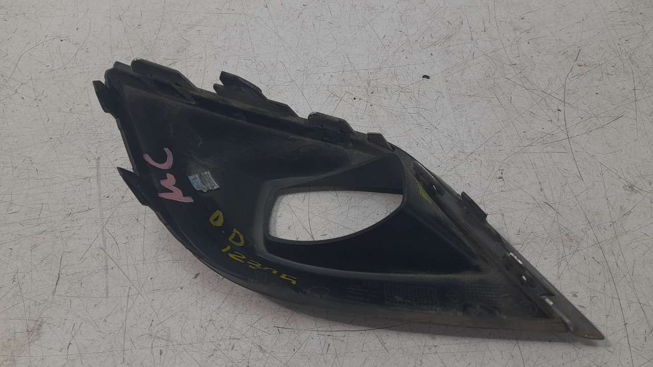 REJILLA PARAGOLPES DERECHA 261A24028R 