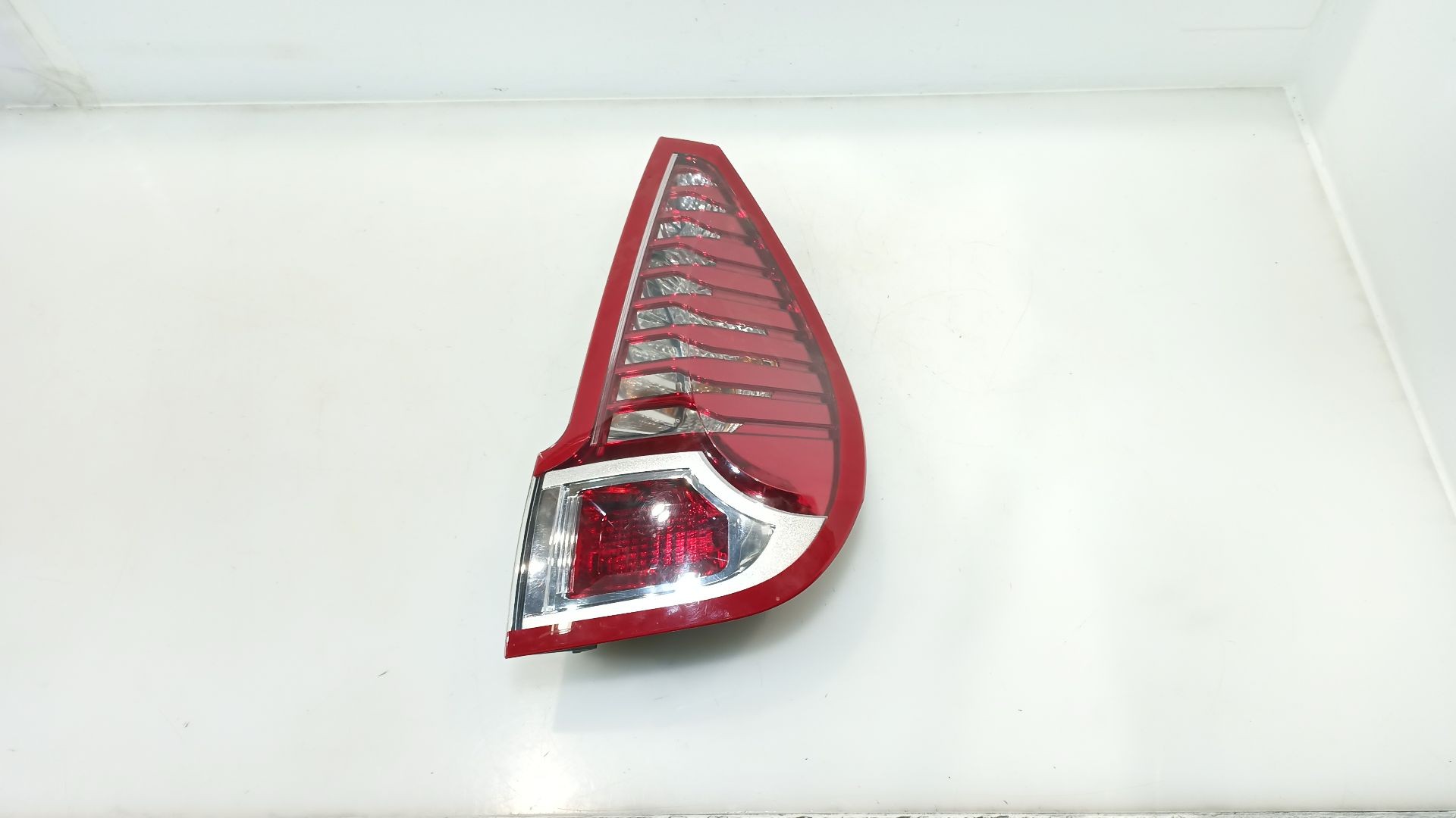 PILOTO TRASERO DERECHO 265500013R 265500013R 