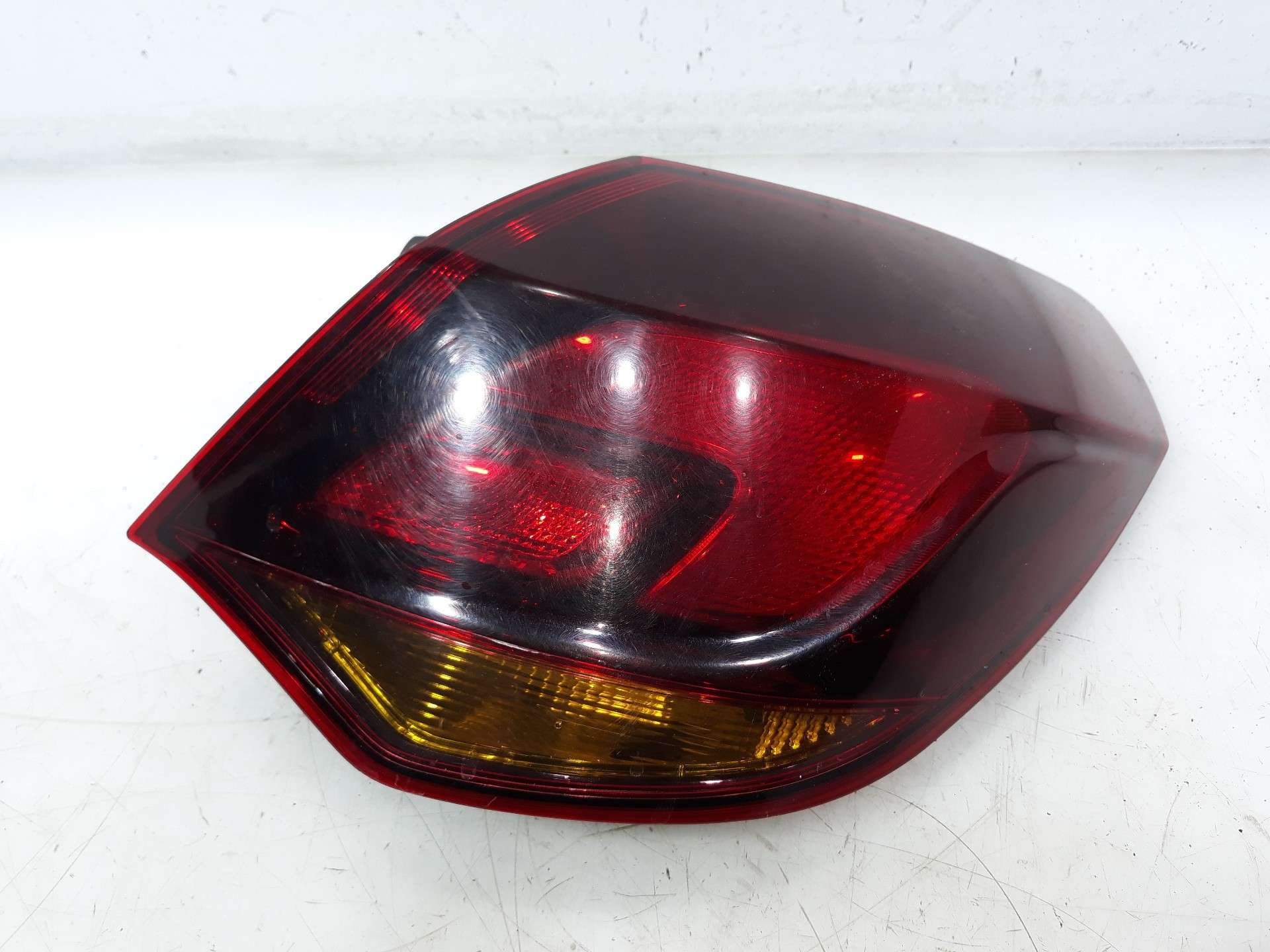 PILOTO TRASERO DERECHO OPEL ASTRA J LIM. 2009-2015 (13319948 1532374)