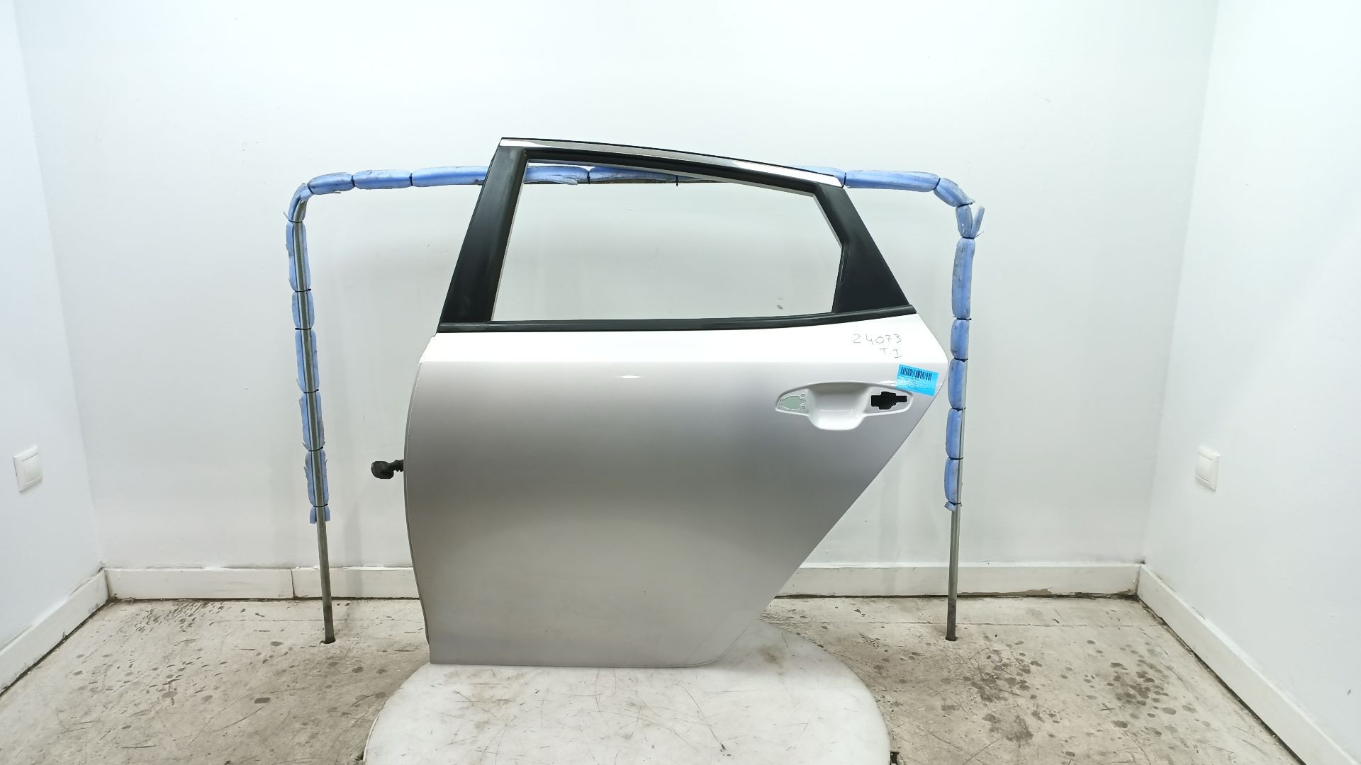 PUERTA TRASERA IZQUIERDA 77003D4000 77003D4000 