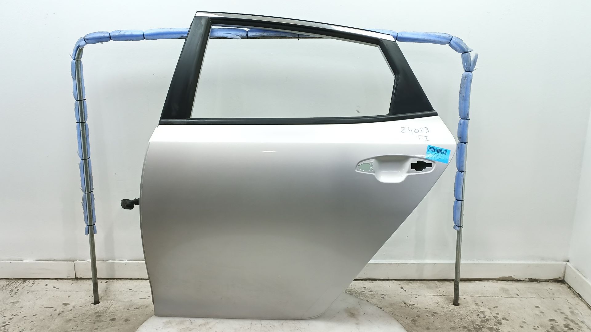 PUERTA TRASERA IZQUIERDA 77003D4000 77003D4000 