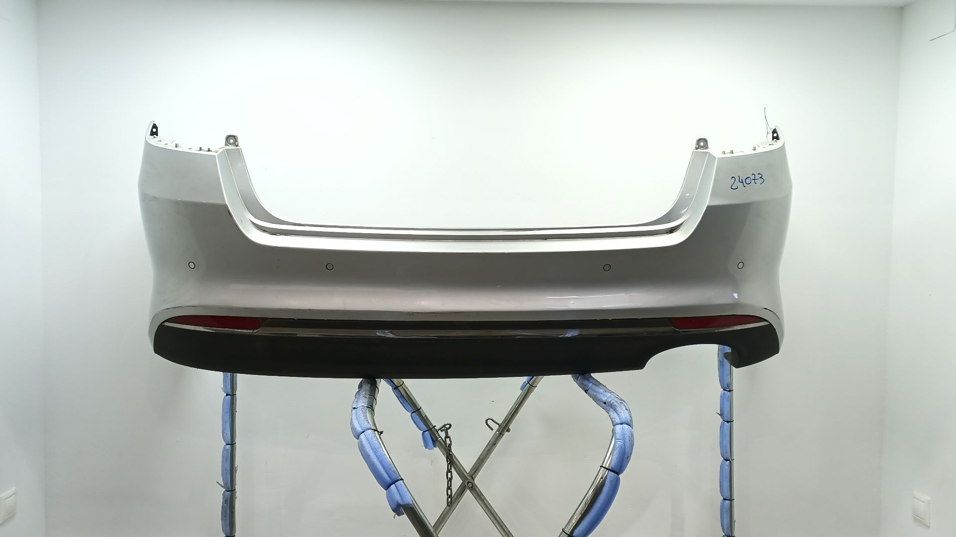 PARAGOLPES TRASERO 86611D4010 86611D4010 