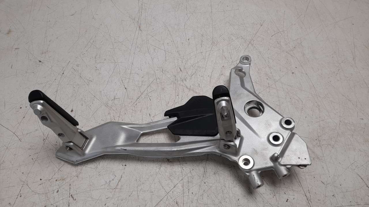 ESTRIBO LATERAL 46713404012 46718404012 