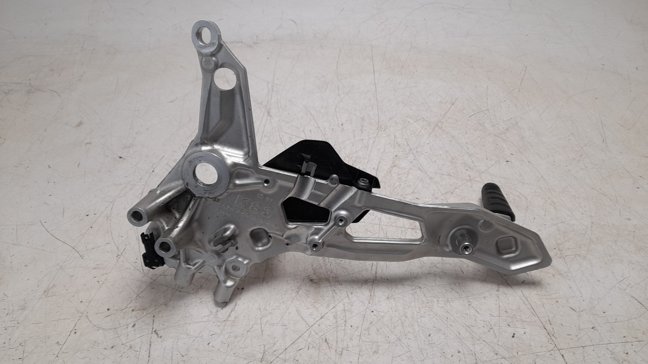 ESTRIBO LATERAL 46713404012 46718404012 