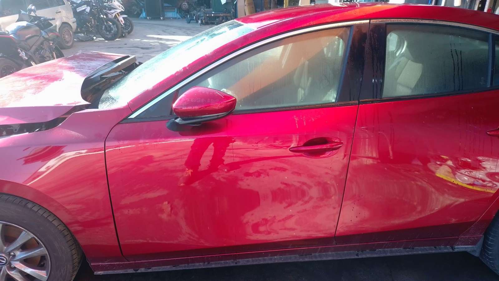 PUERTA DELANTERA IZQUIERDA MAZDA 3 Sedán - (BCY05902XF 1509508)