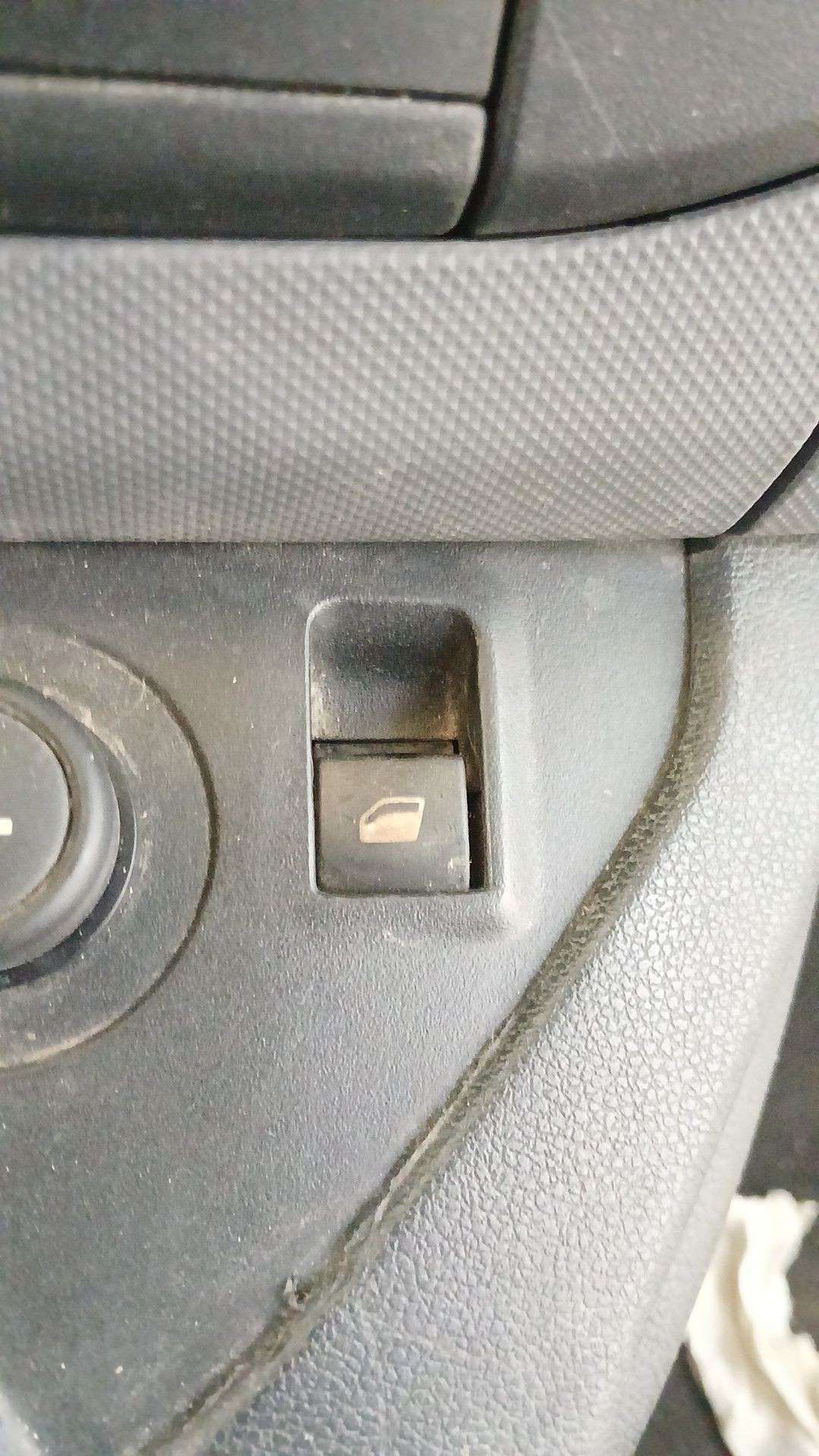 MANDO ELEVALUNAS DELANTERO DERECHO PEUGEOT PARTNER TEPEE 2008- (6490E2 1718700)