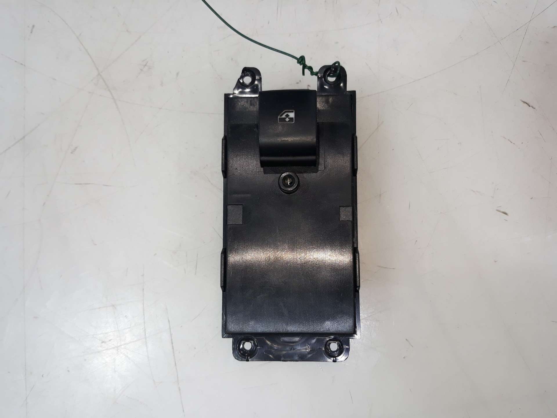 MANDO ELEVALUNAS DELANTERO DERECHO CHEVROLET CRUZE HATCHBACK 2011-2014 (13305370 1485038)