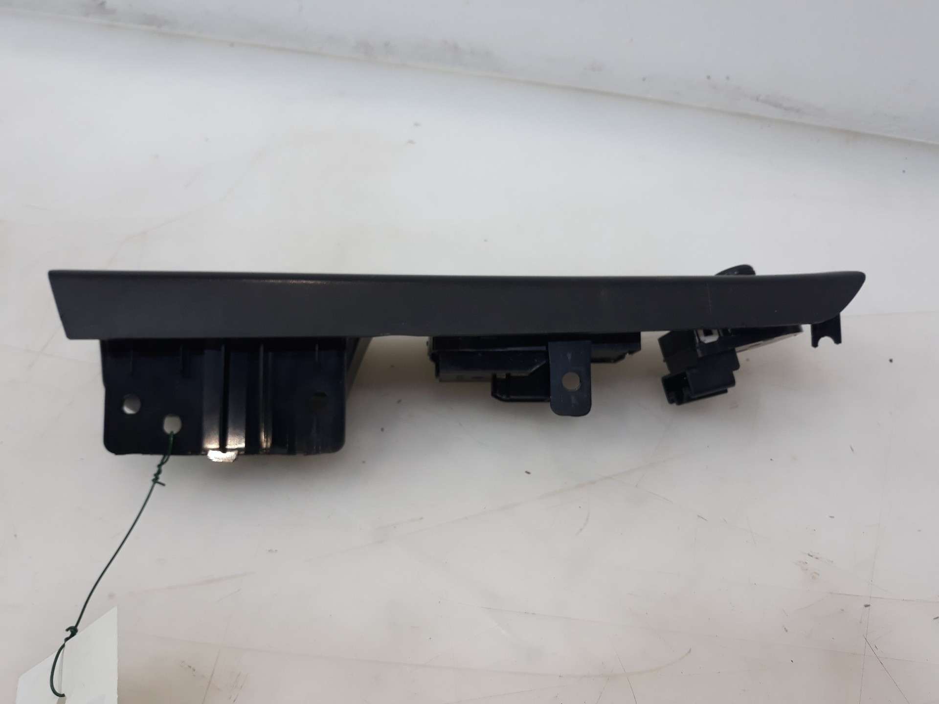 MANDO ELEVALUNAS DELANTERO IZQUIERDO CHEVROLET CRUZE HATCHBACK 2011-2014 (96979655 1485039)