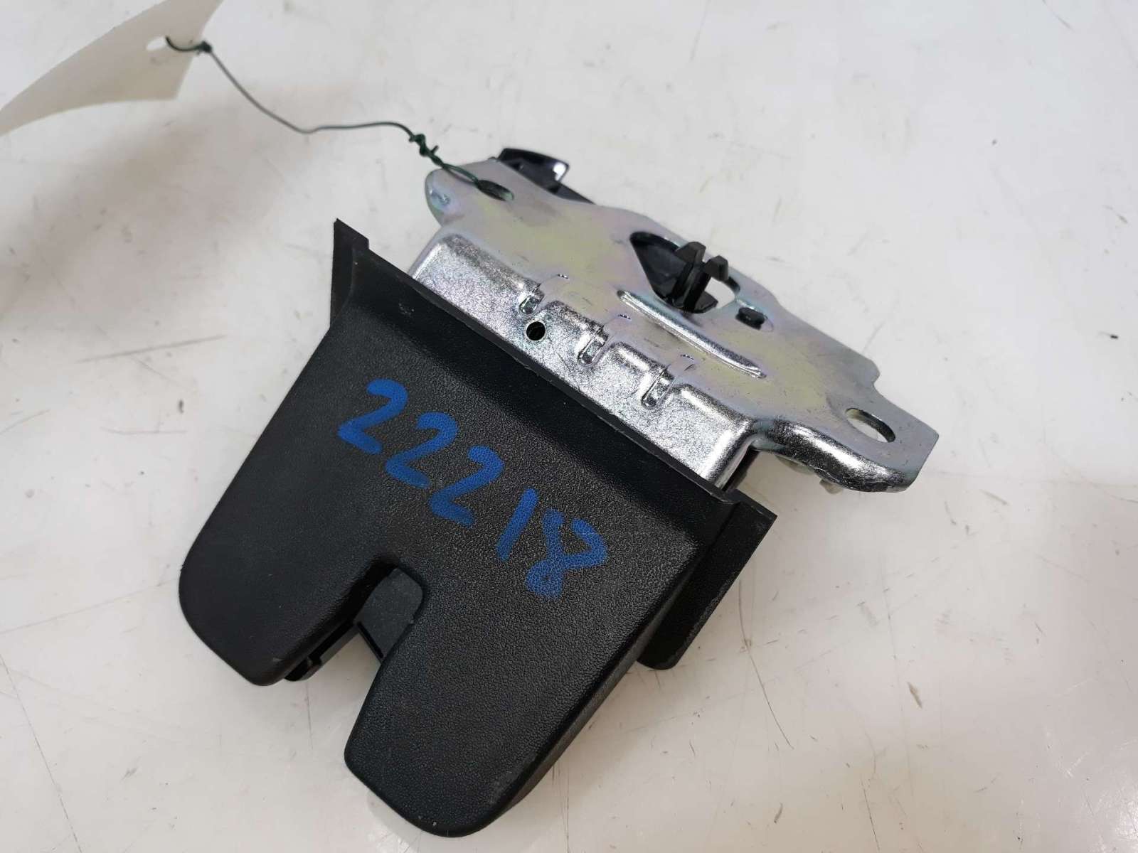 CERRADURA MALETERO / PORTON VOLKSWAGEN T-ROC 2017- (2GA827505A 1535373)