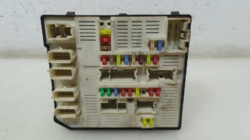 CAJA RELES / FUSIBLES RENAULT MEGANE III BERLINA 5 P 2008-2016 (284B60008 1102428)