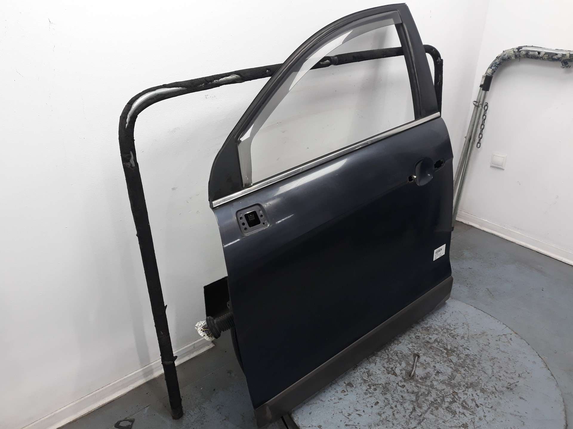 PUERTA DELANTERA IZQUIERDA CHEVROLET CAPTIVA 2006-2016 (95416980 1485569)