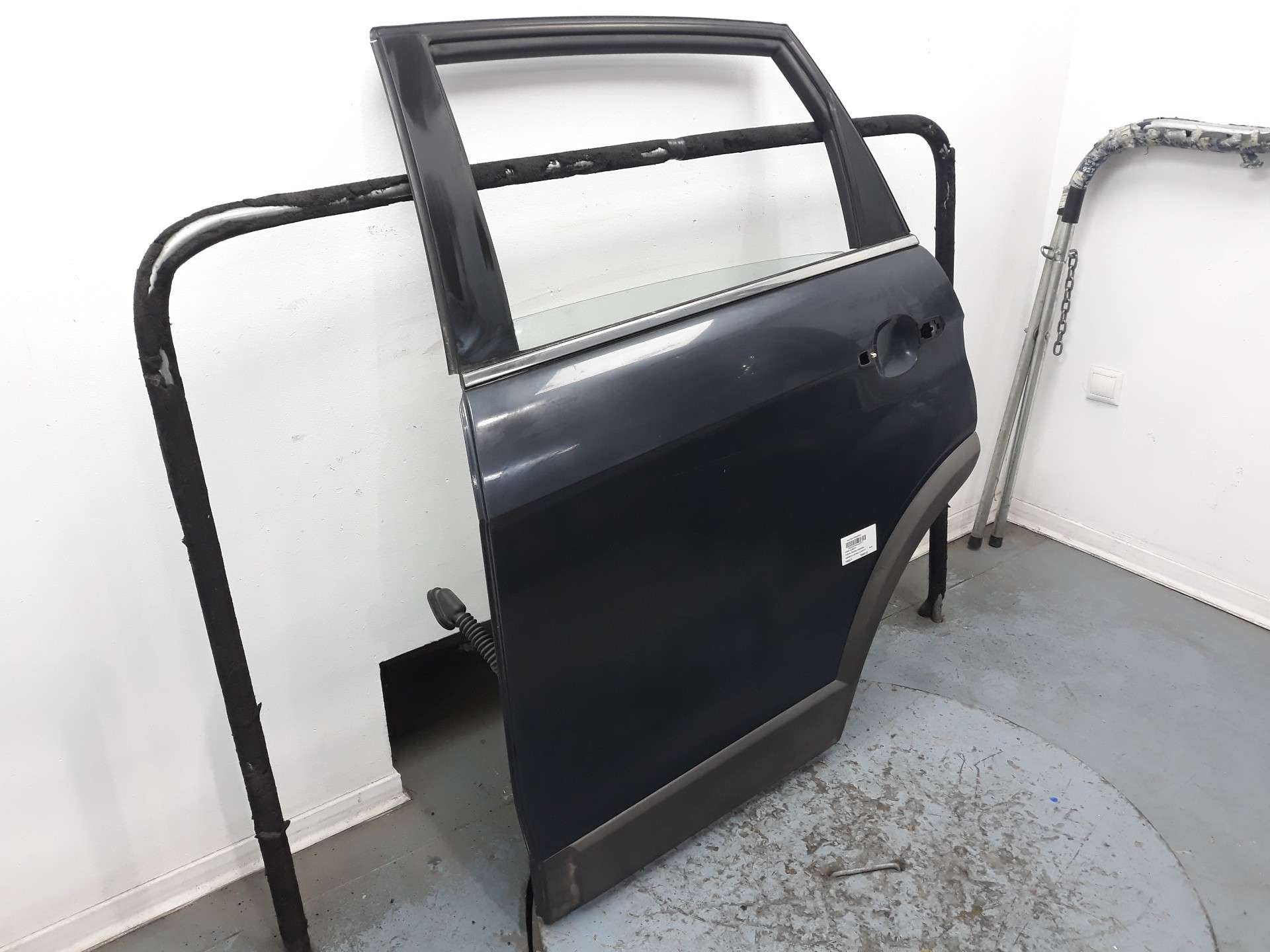 PUERTA TRASERA IZQUIERDA CHEVROLET CAPTIVA 2006-2016 (95460132 1485571)