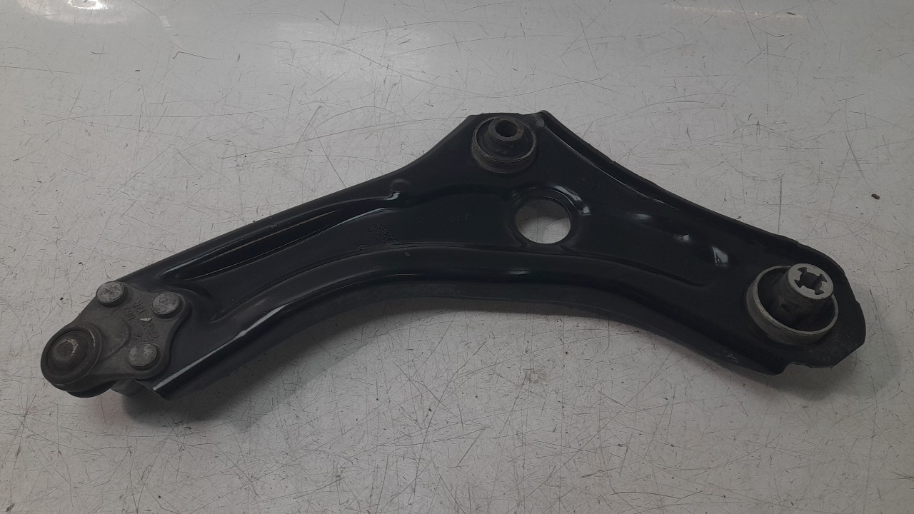 BRAZO SUSPENSION INFERIOR DELANTERO DERECHO 545042021R ZWDRE033