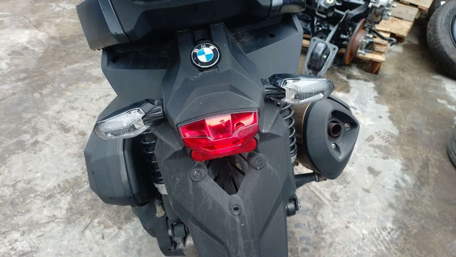 PILOTO TRASERO CENTRAL BMW C - (63218558691 1510837)
