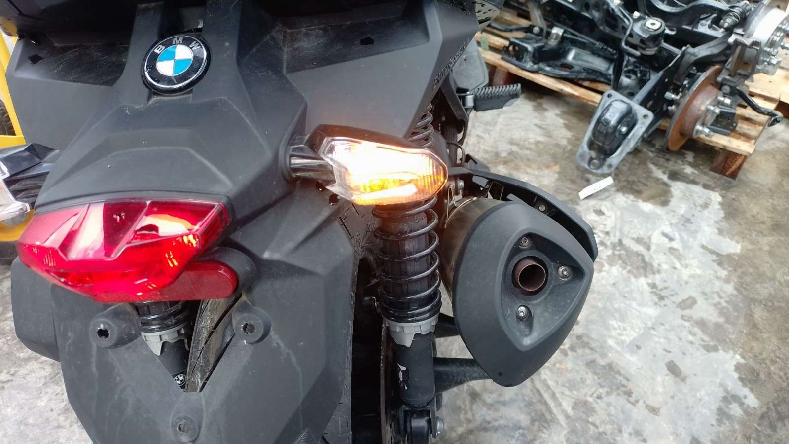 PILOTO TRASERO DERECHO BMW C - (63138558692 1510838)