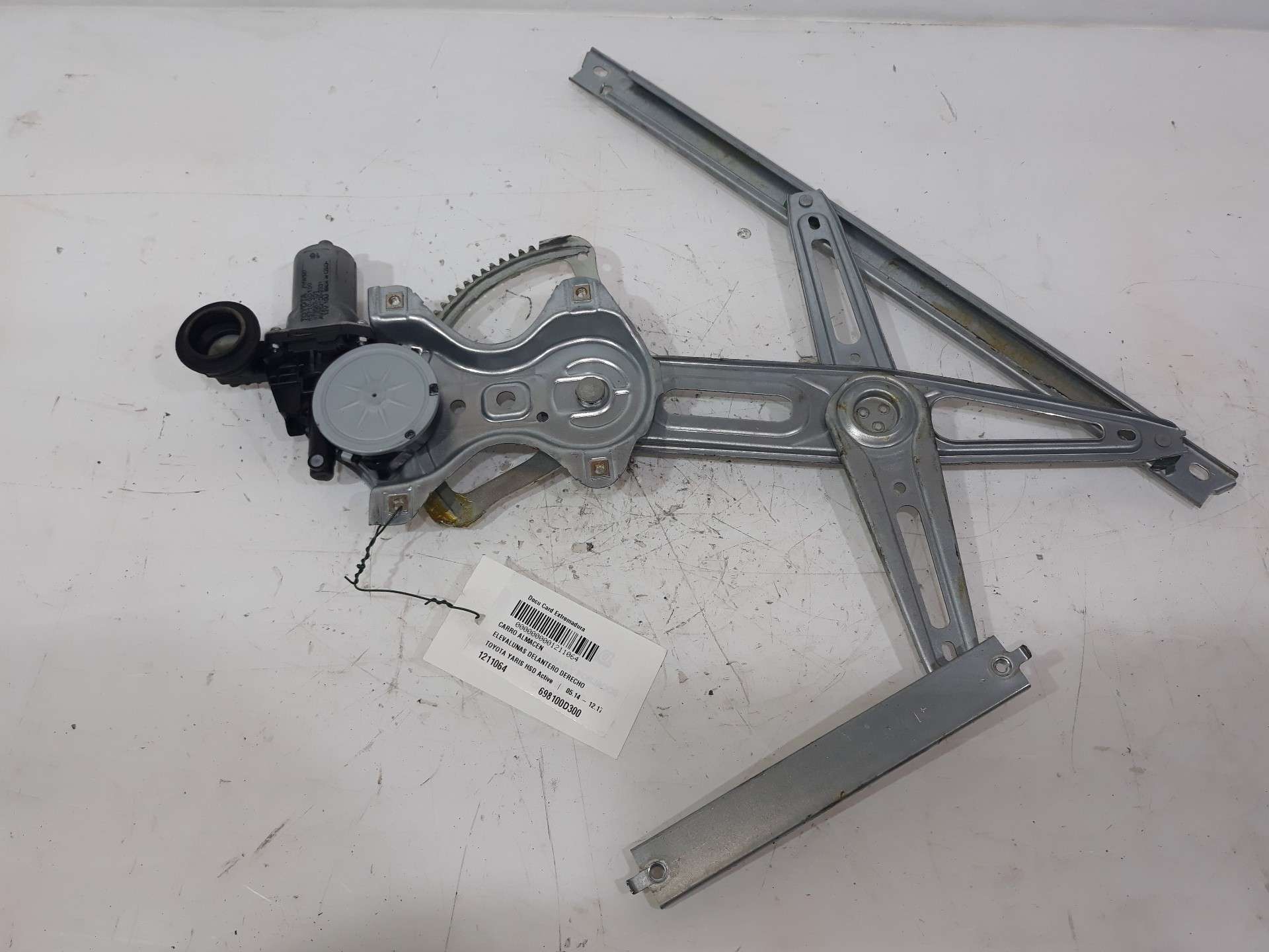 ELEVALUNAS DELANTERO DERECHO TOYOTA YARIS 2014-2017 (698100D300 1211064)