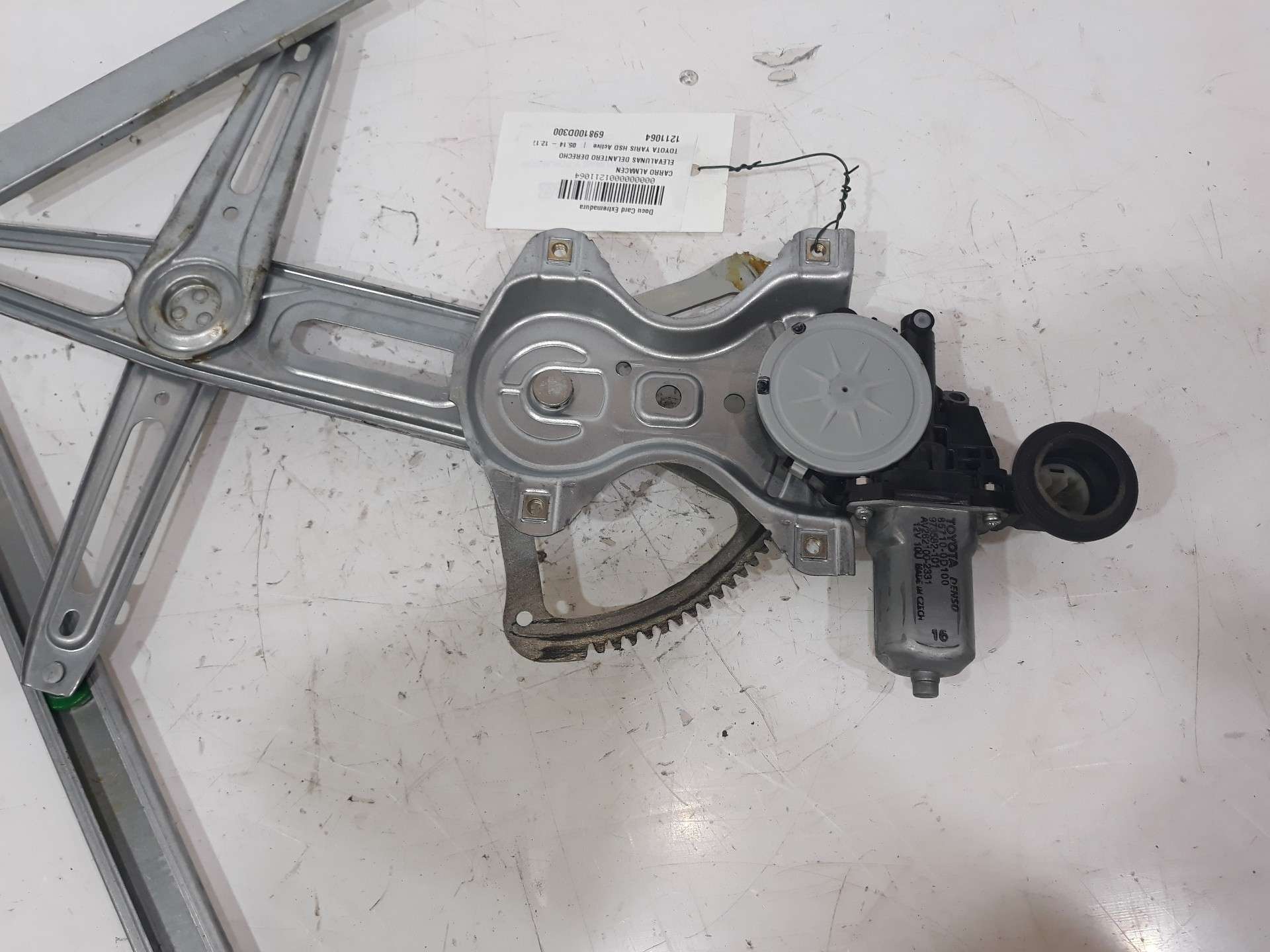 ELEVALUNAS DELANTERO DERECHO TOYOTA YARIS 2014-2017 (698100D300 1211064)