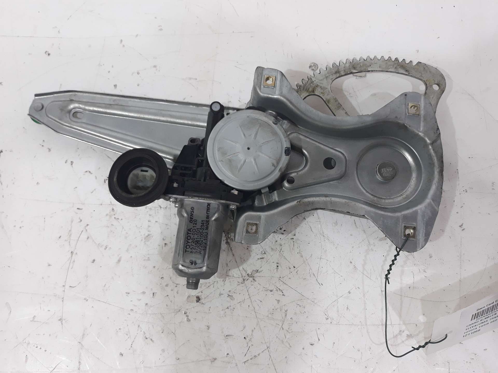ELEVALUNAS TRASERO DERECHO TOYOTA YARIS 2014-2017 (698300D220 1211066)
